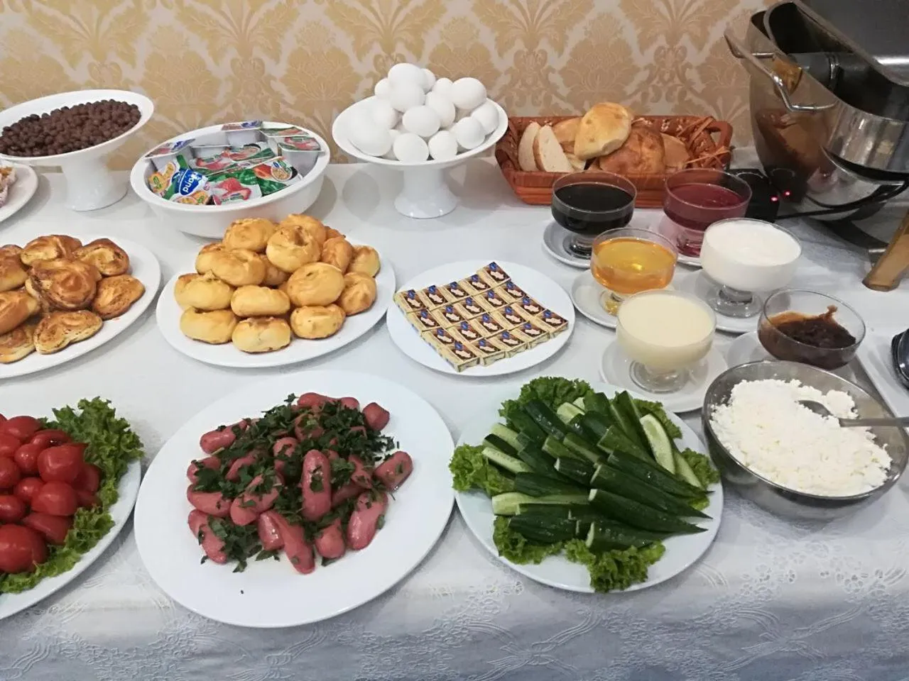 Food and drinks in Renion Hotel