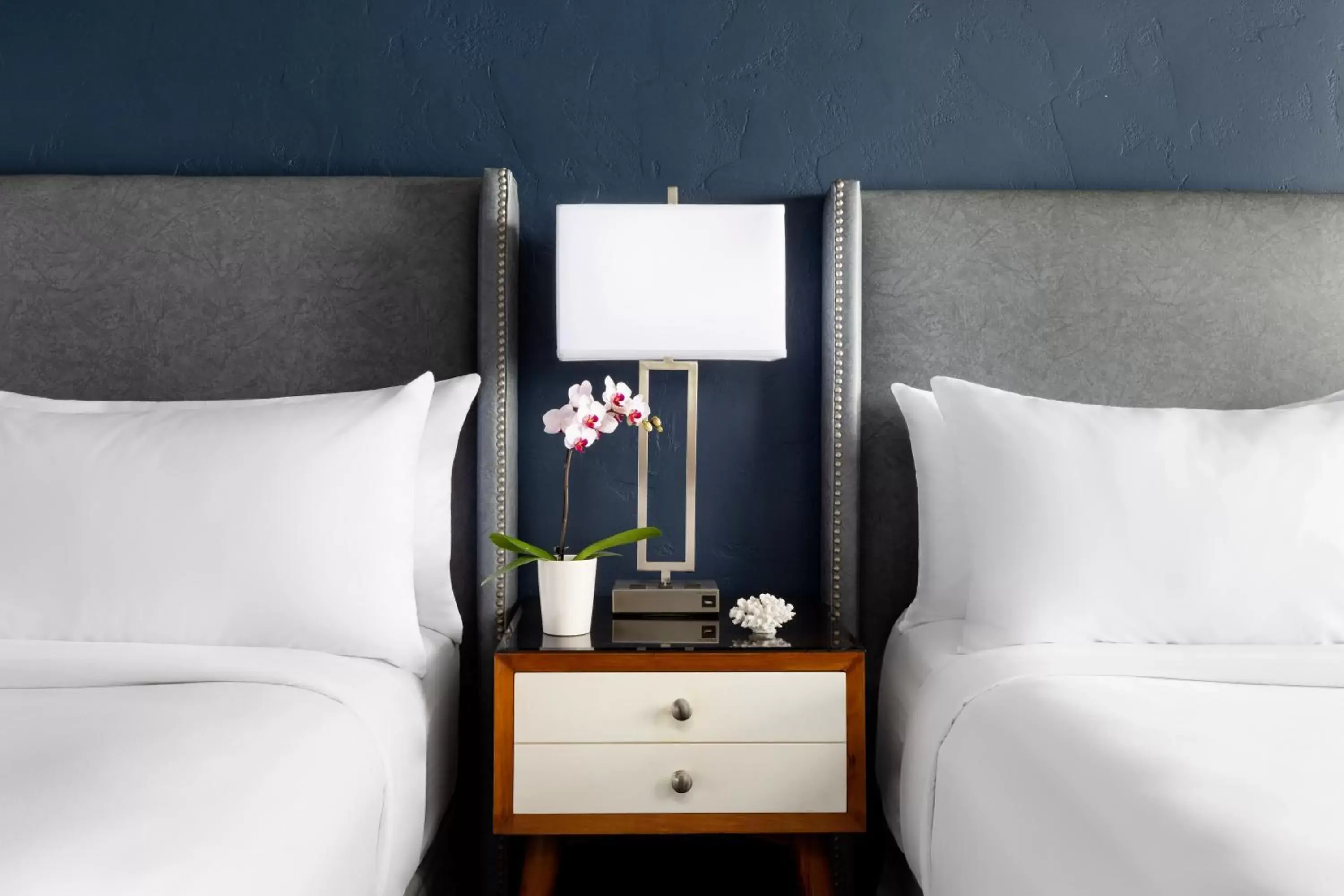 Inland View Two Queen in Monterey Tides Inland View Two Queen in Monterey Tides