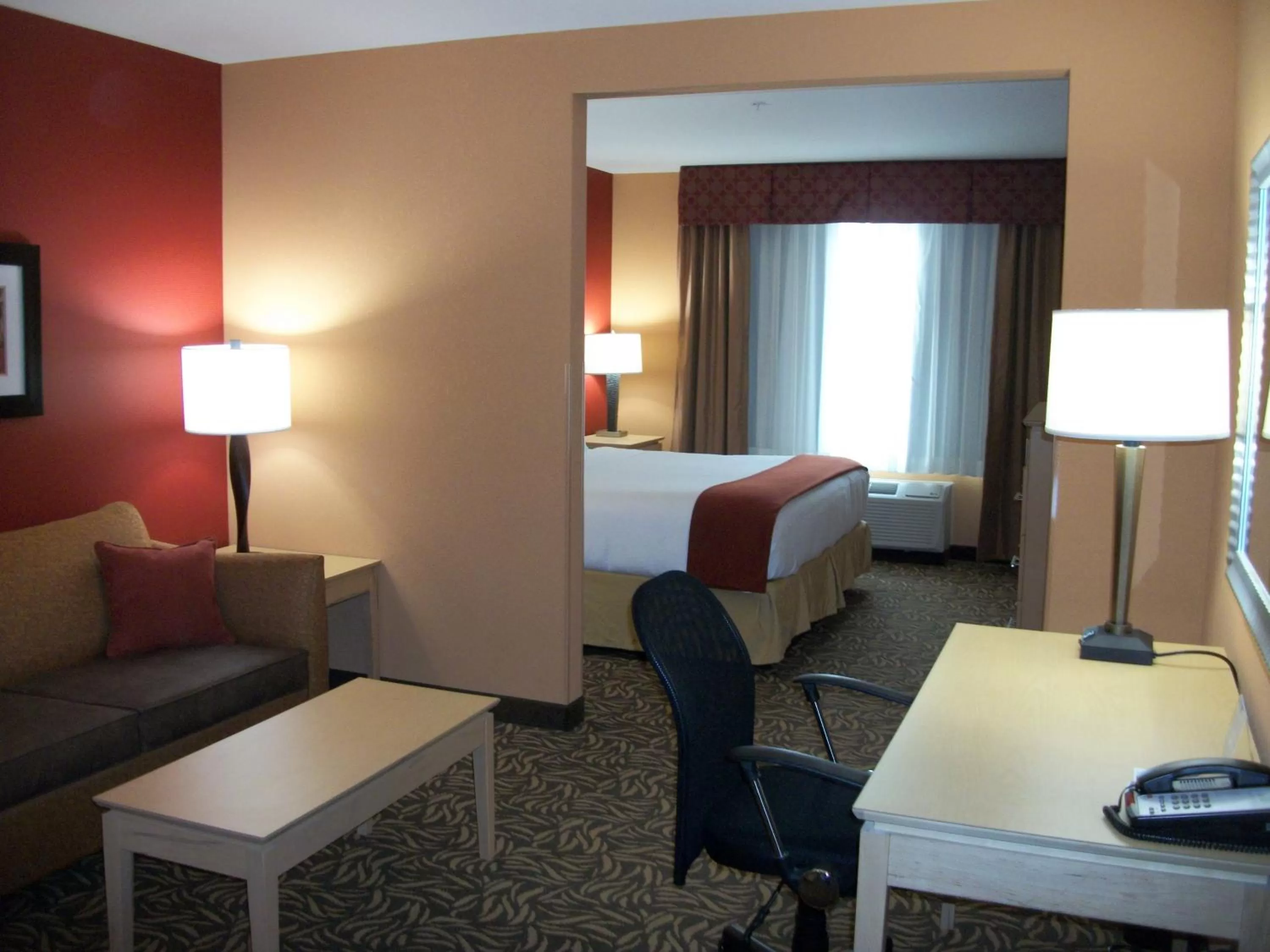 Photo of the whole room, Bed in Holiday Inn Express - Cortland by IHG