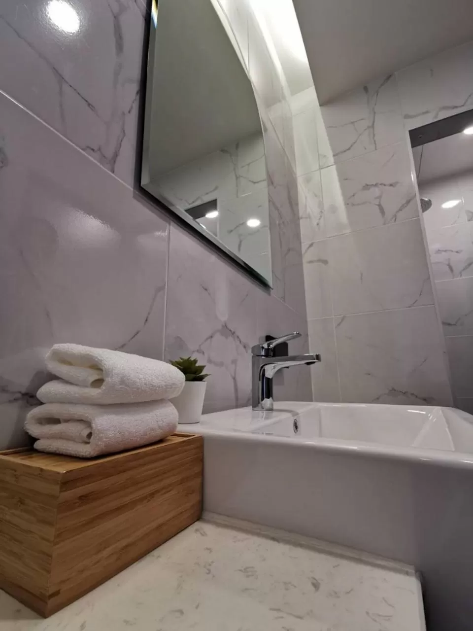 Shower in Nappiness Hotel