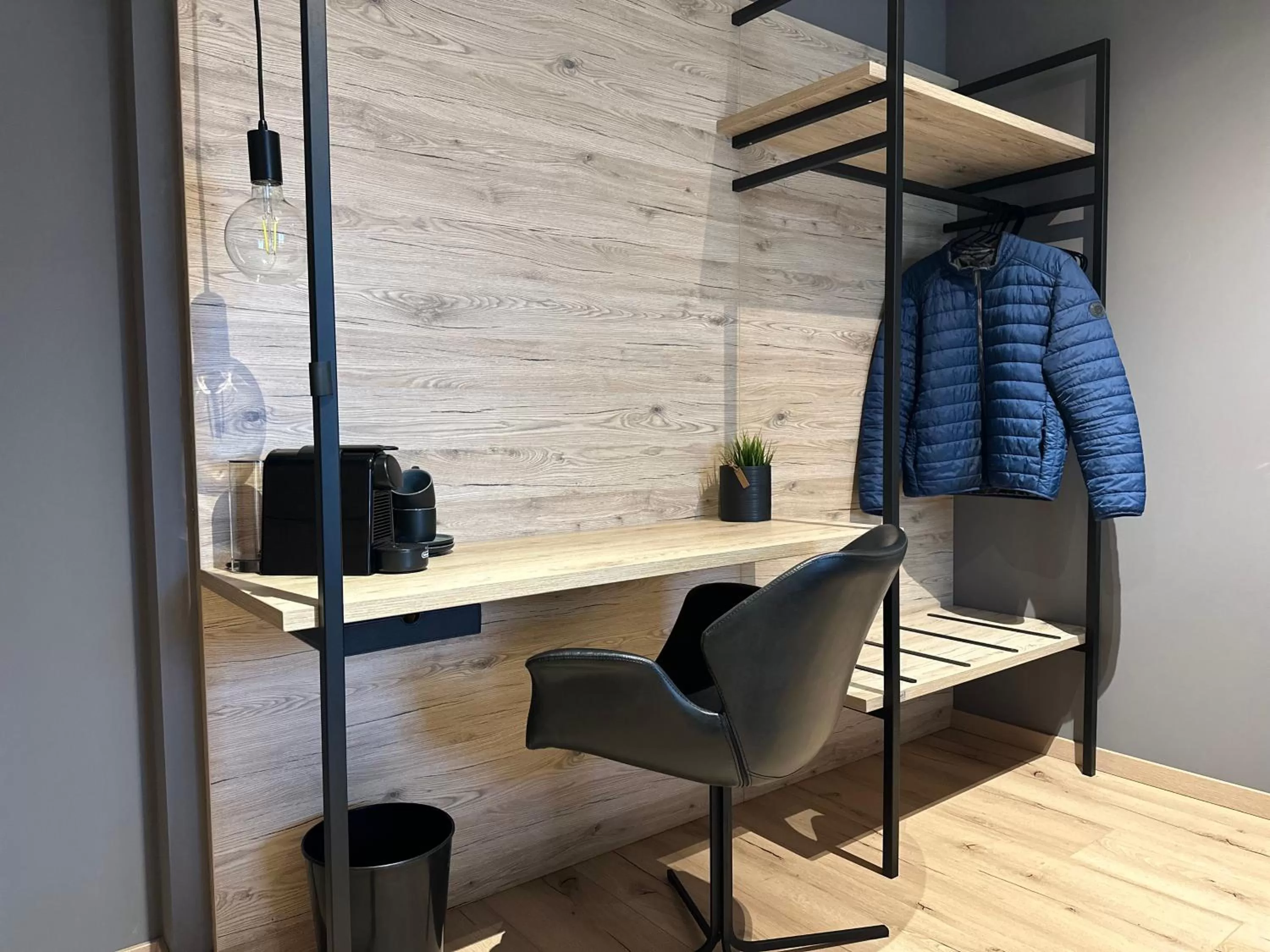 hair dresser in Apartment34