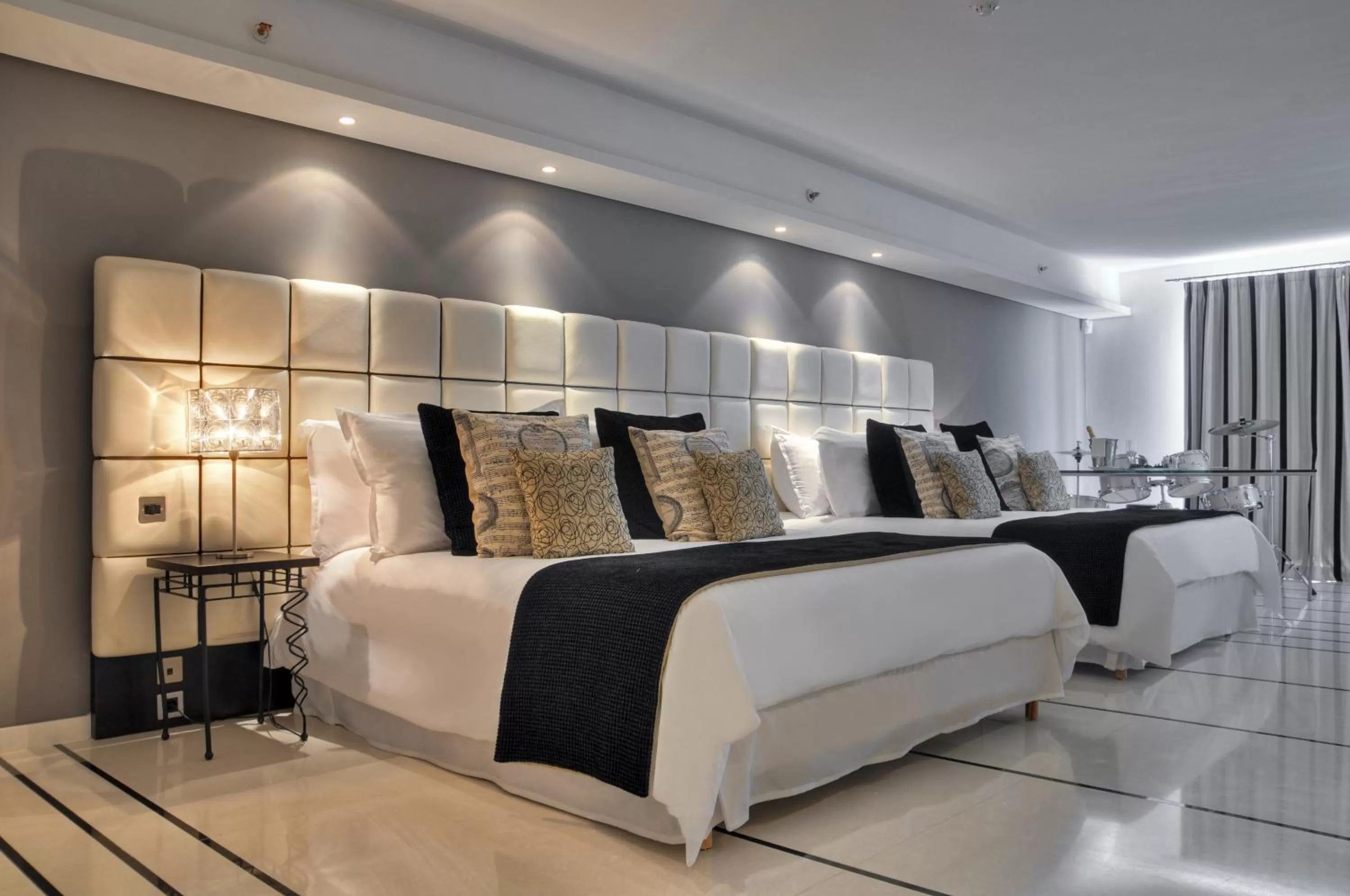 Photo of the whole room, Bed in AX The Palace