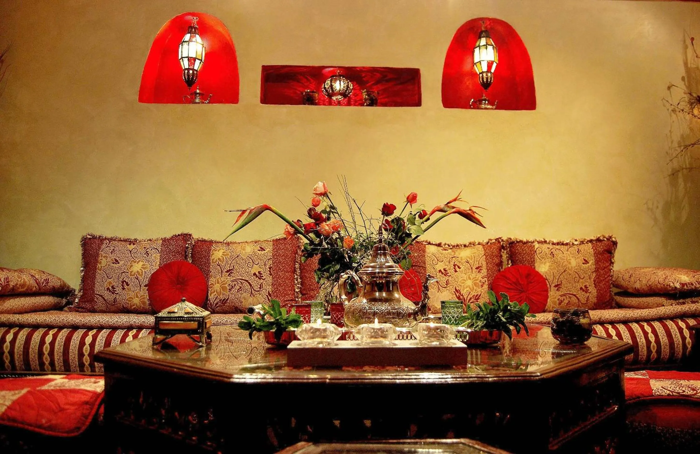 Communal lounge/ TV room in Riad Mille Et Une Nuits