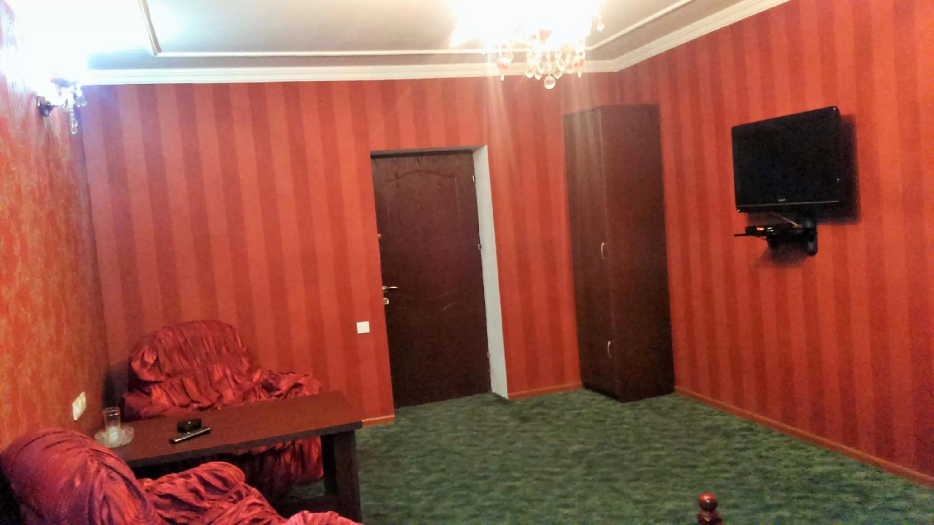 TV/Entertainment Center in Hotel Lilo near Airport