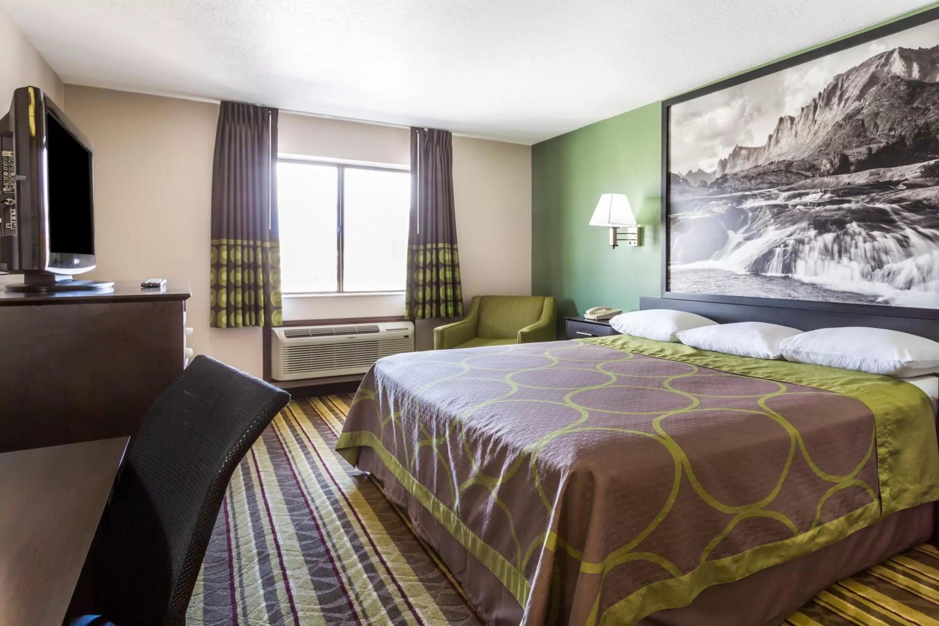 Deluxe King Room - Non-Smoking in Super 8 by Wyndham Rock Springs