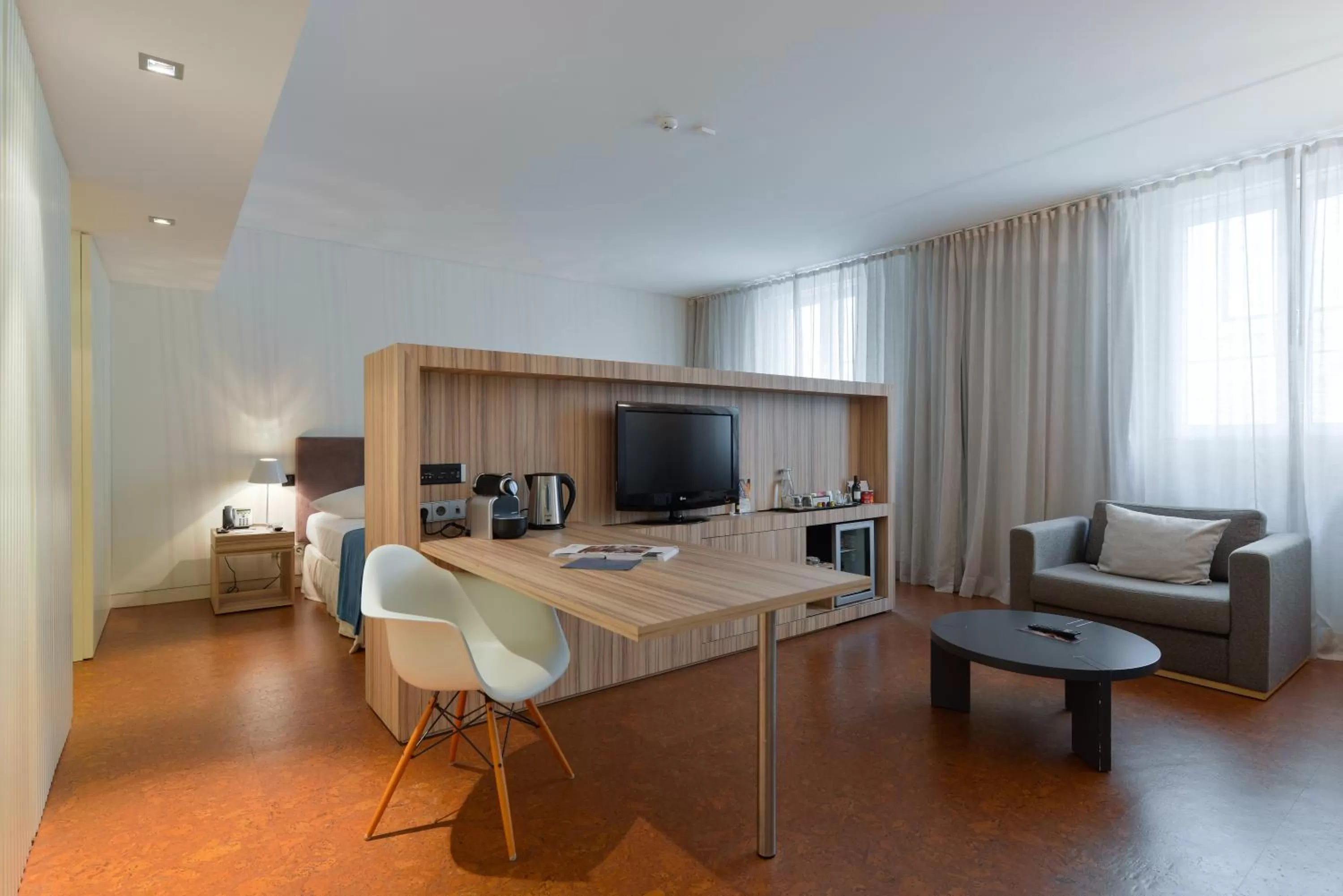 Communal lounge/ TV room in Inspira Liberdade Boutique Hotel