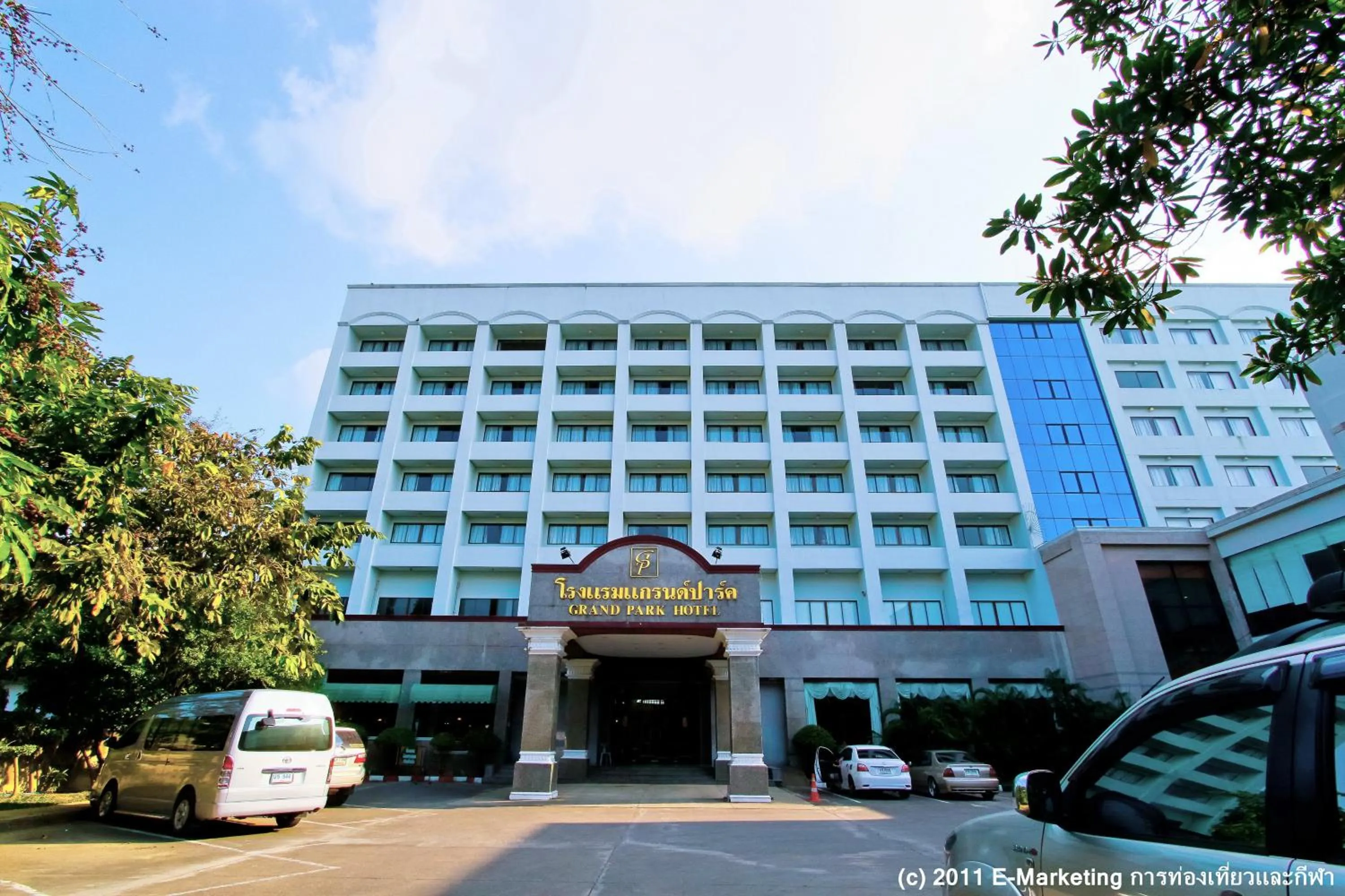 Facade/entrance in Grand Park Hotel