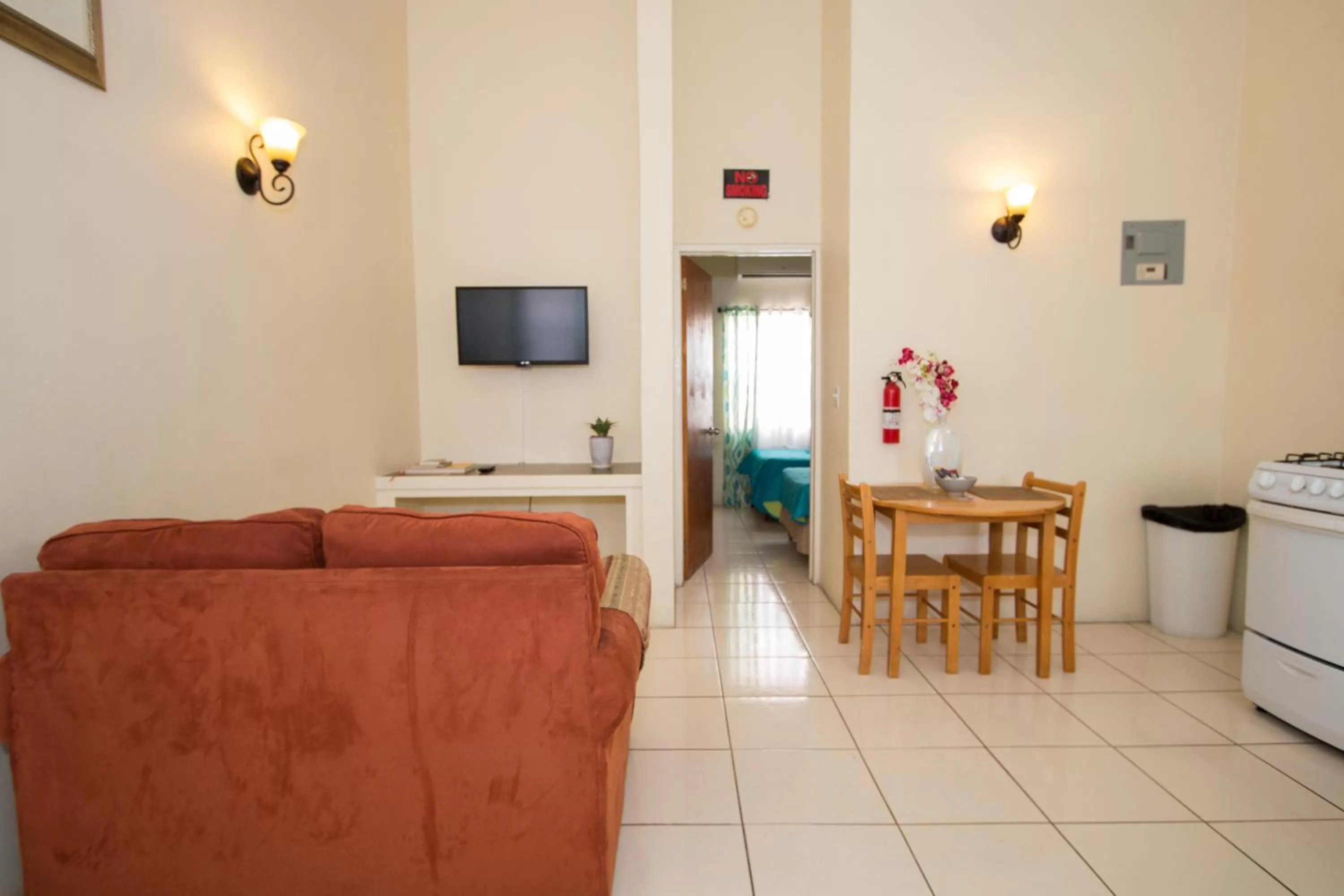 Communal lounge/ TV room in Connie's Comfort Suites