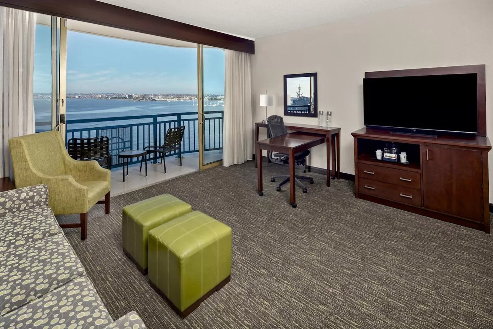 Seating area in Wyndham San Diego Bayside