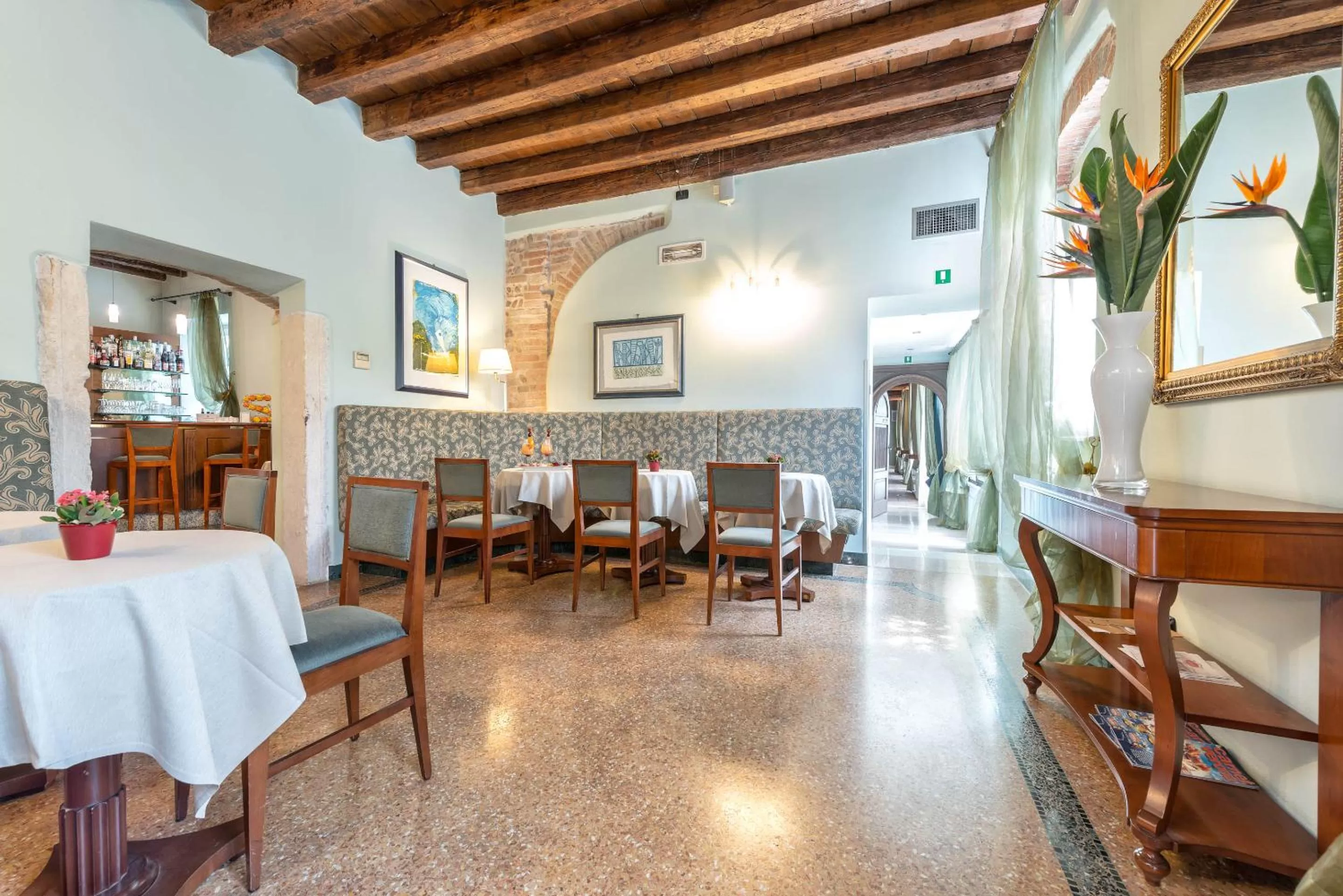 Restaurant/places to eat in Hotel Villa Malaspina