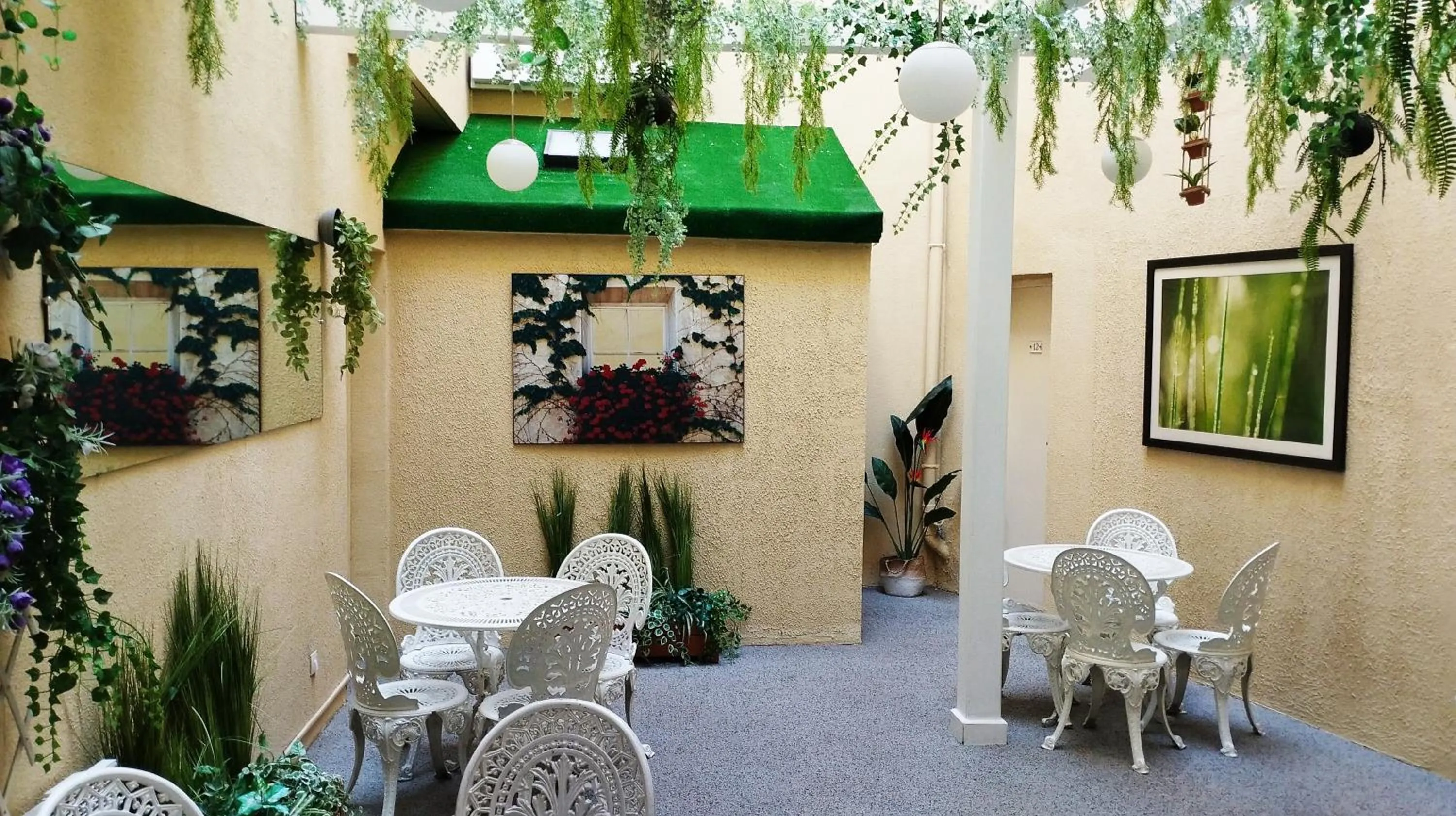 Property building in Hotel Des Arts