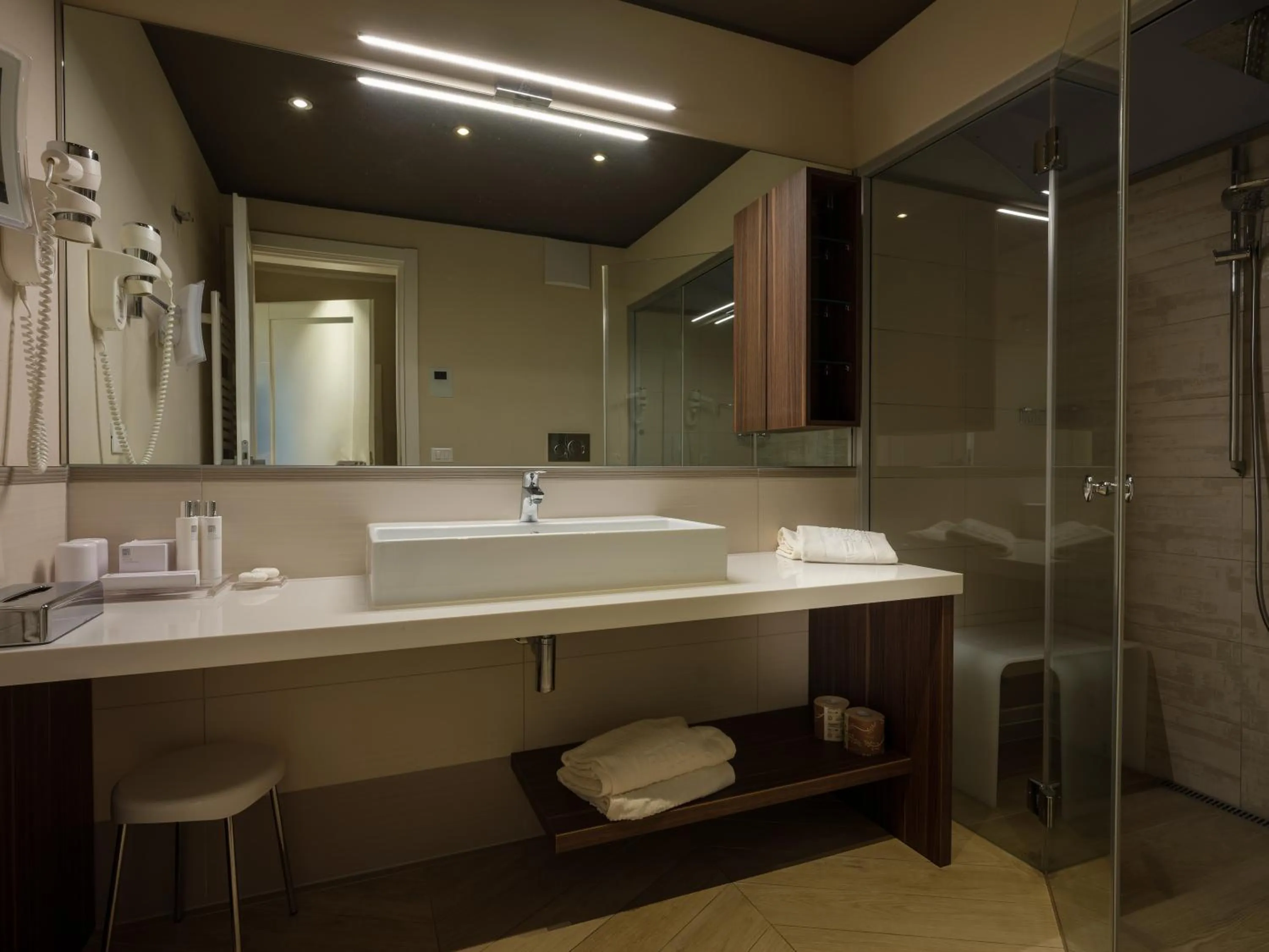 Bathroom in Parc Hotel Germano Suites & Apartments