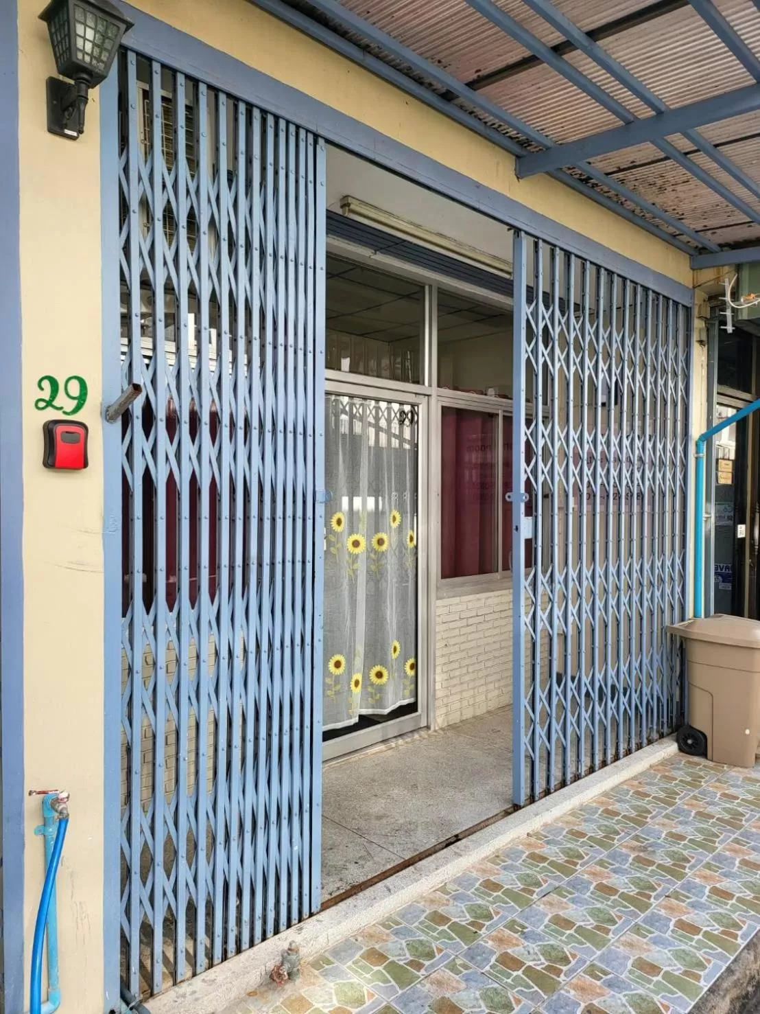 Achcha hotel - itsaraphap MRT station - Wat Arun