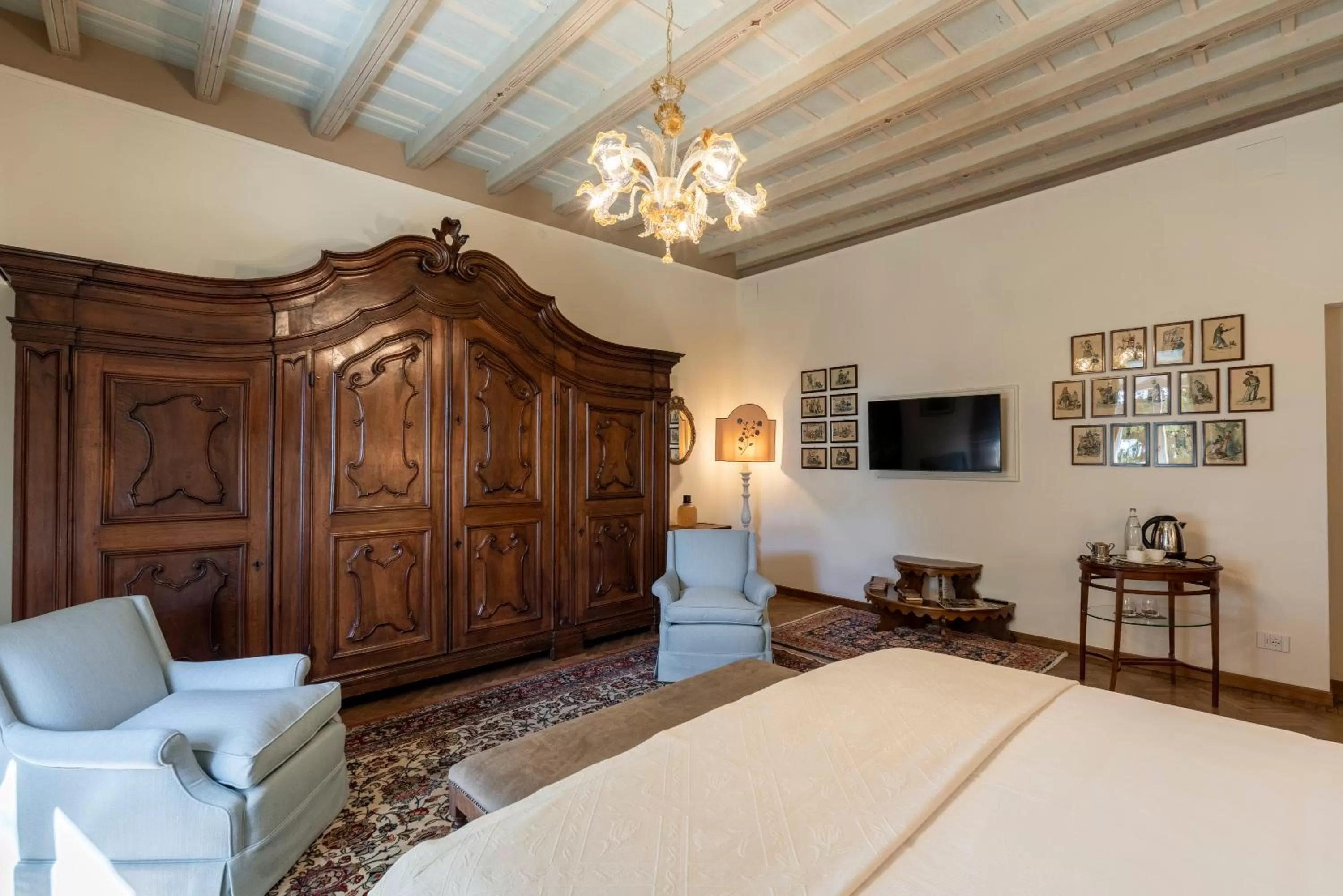 wardrobe, Bed in FORESTERIA di PALAZZO RADICI