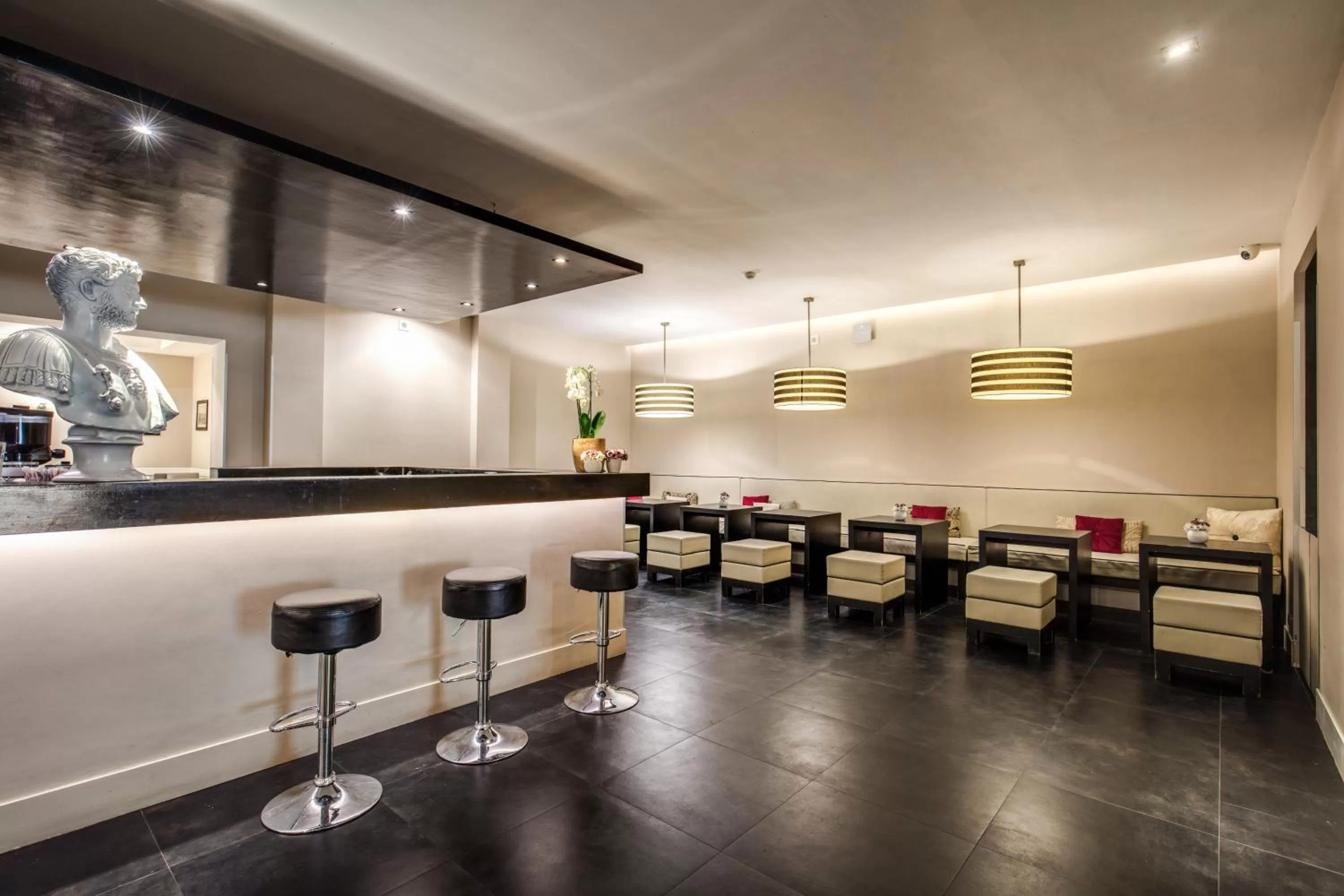 Restaurant/places to eat in Hotel Villafranca