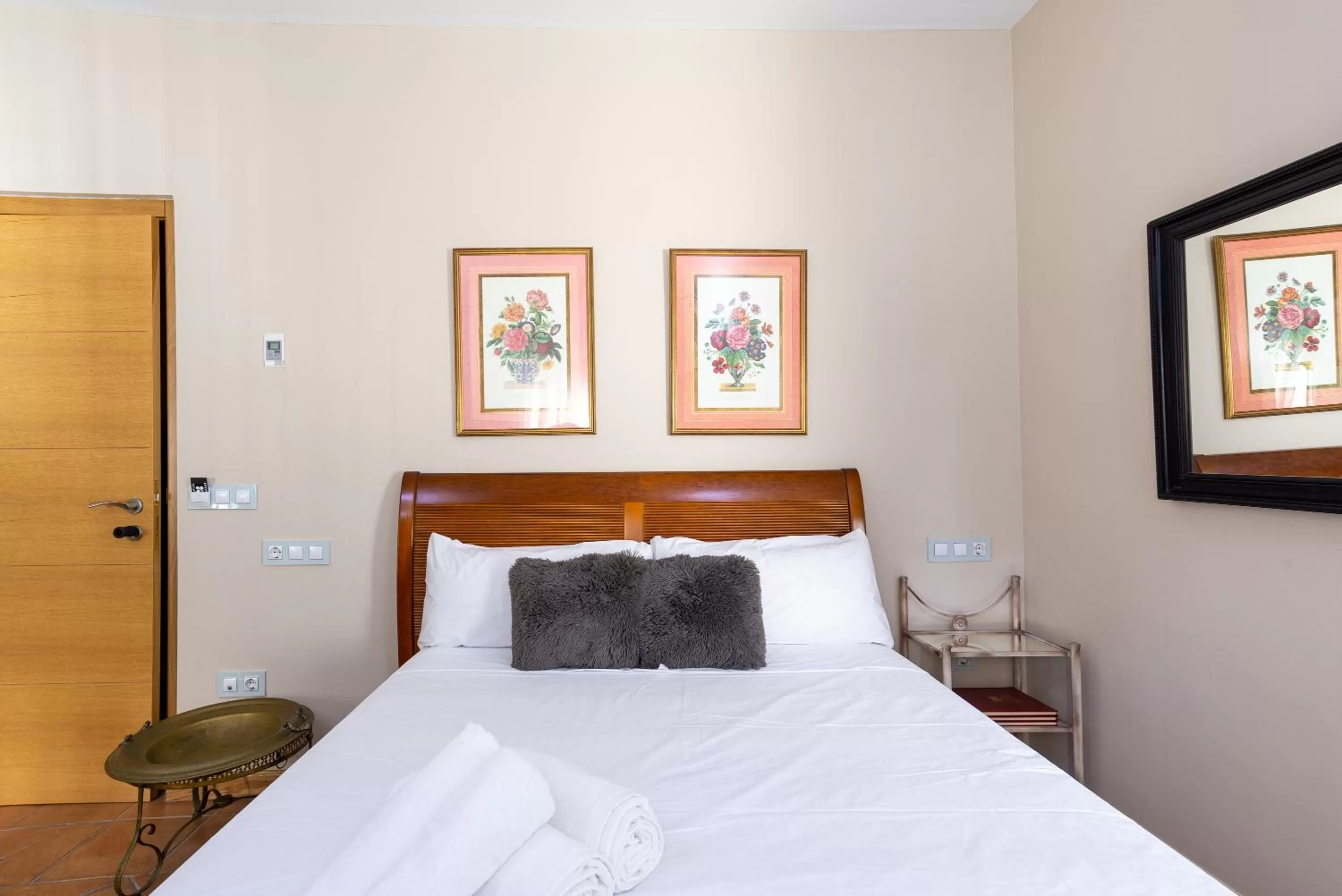 Bedroom, Bed in Hotel Albaicín