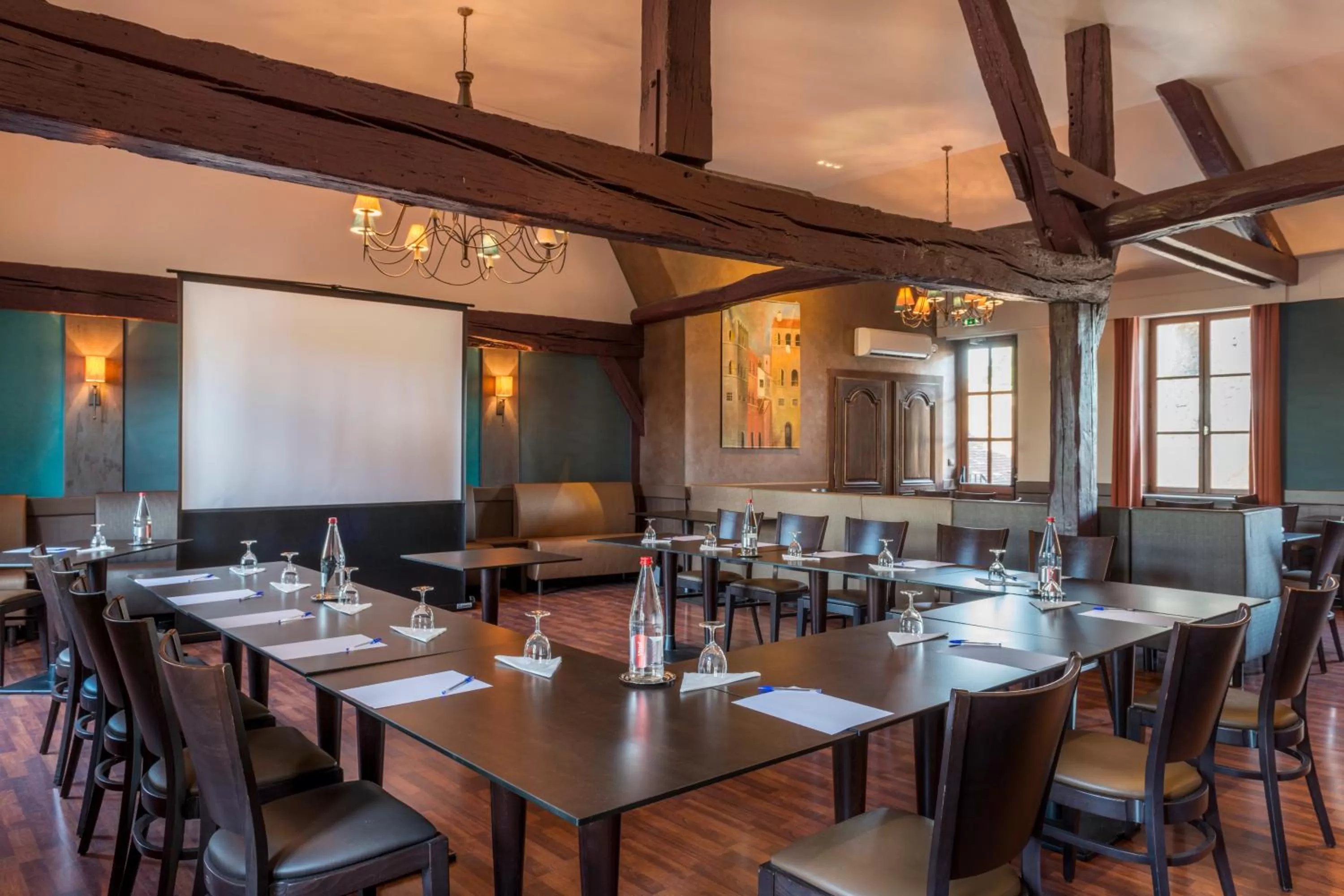 Meeting/conference room in Hôtel Aux Vieux Remparts