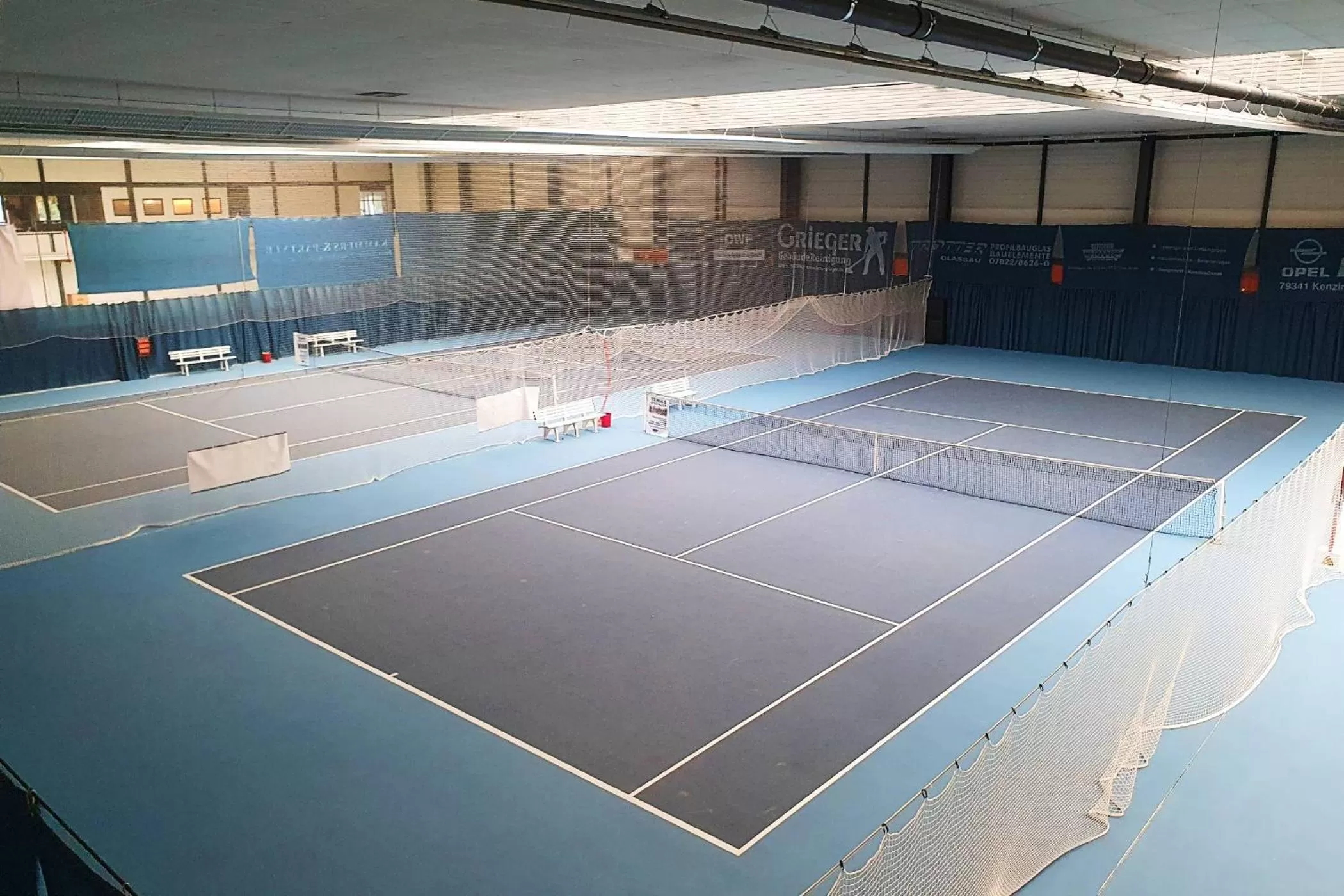 Tennis court in Sport Hotel Kenzingen inklusive Schwimmbad, Sauna und Frühstück nähe Europa-Park