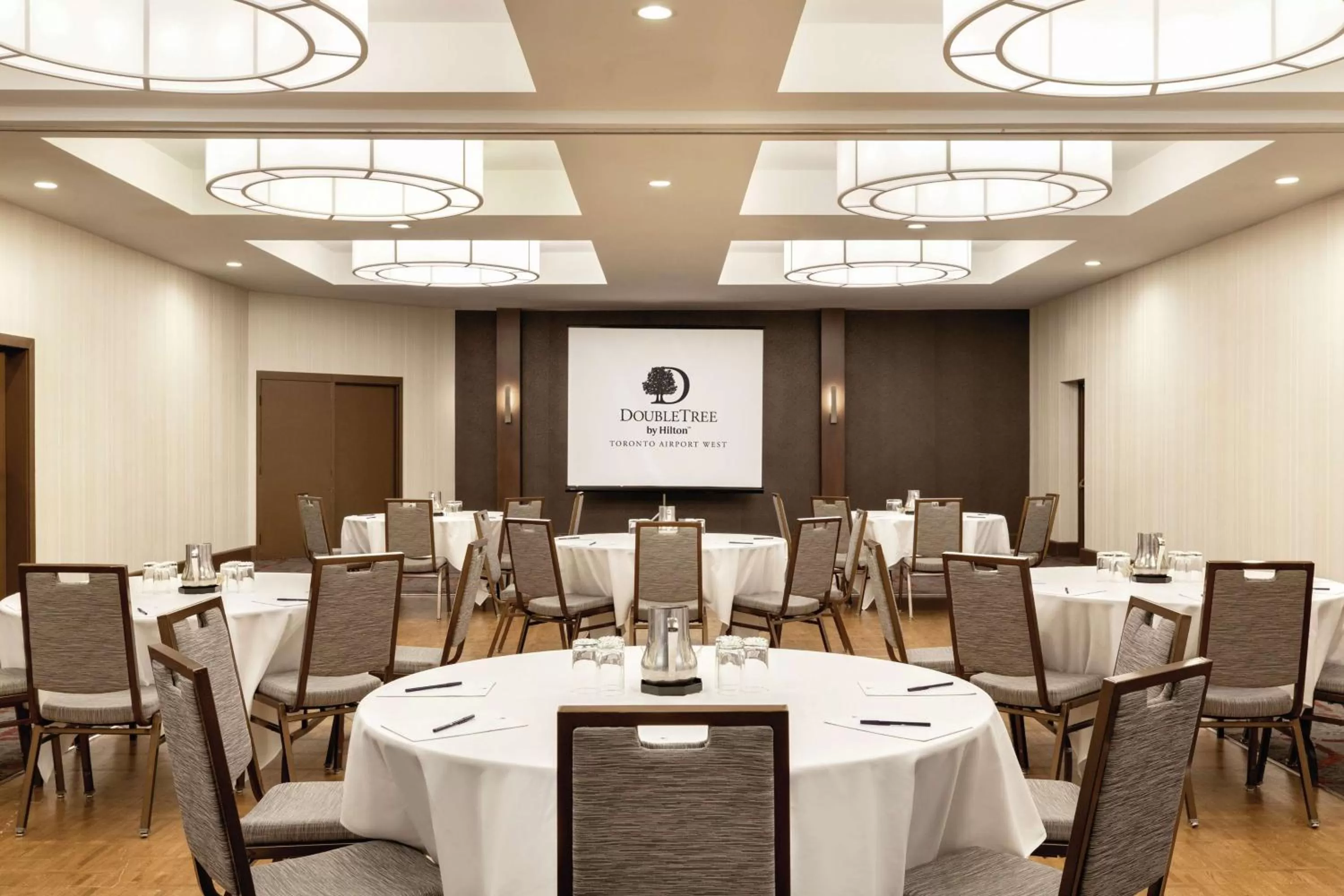 Meeting/conference room in DoubleTree by Hilton Hotel Toronto Airport West