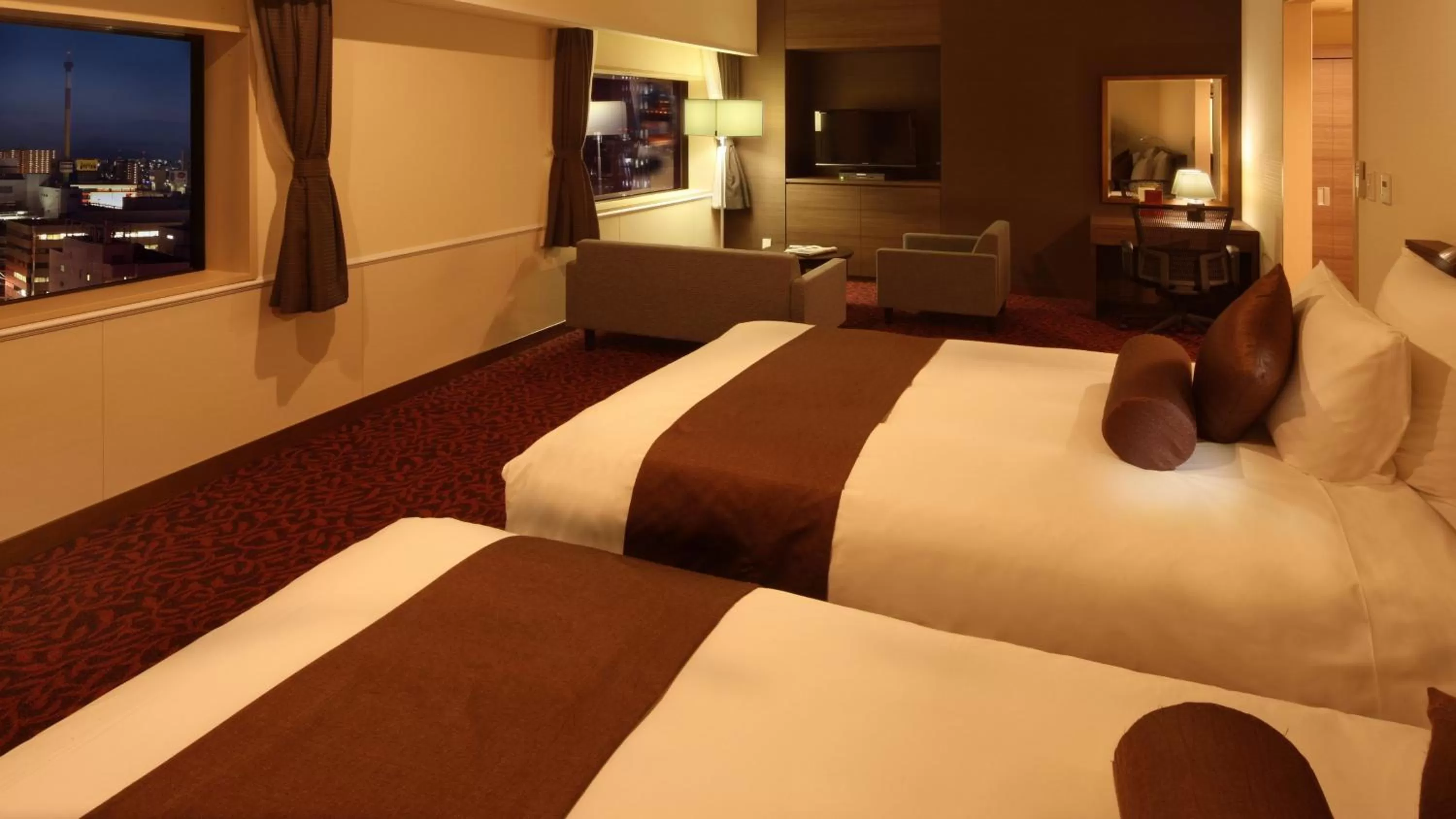 Junior Suite with Two Single Beds and Walk-In Shower in ANA Crowne Plaza Niigata by IHG
