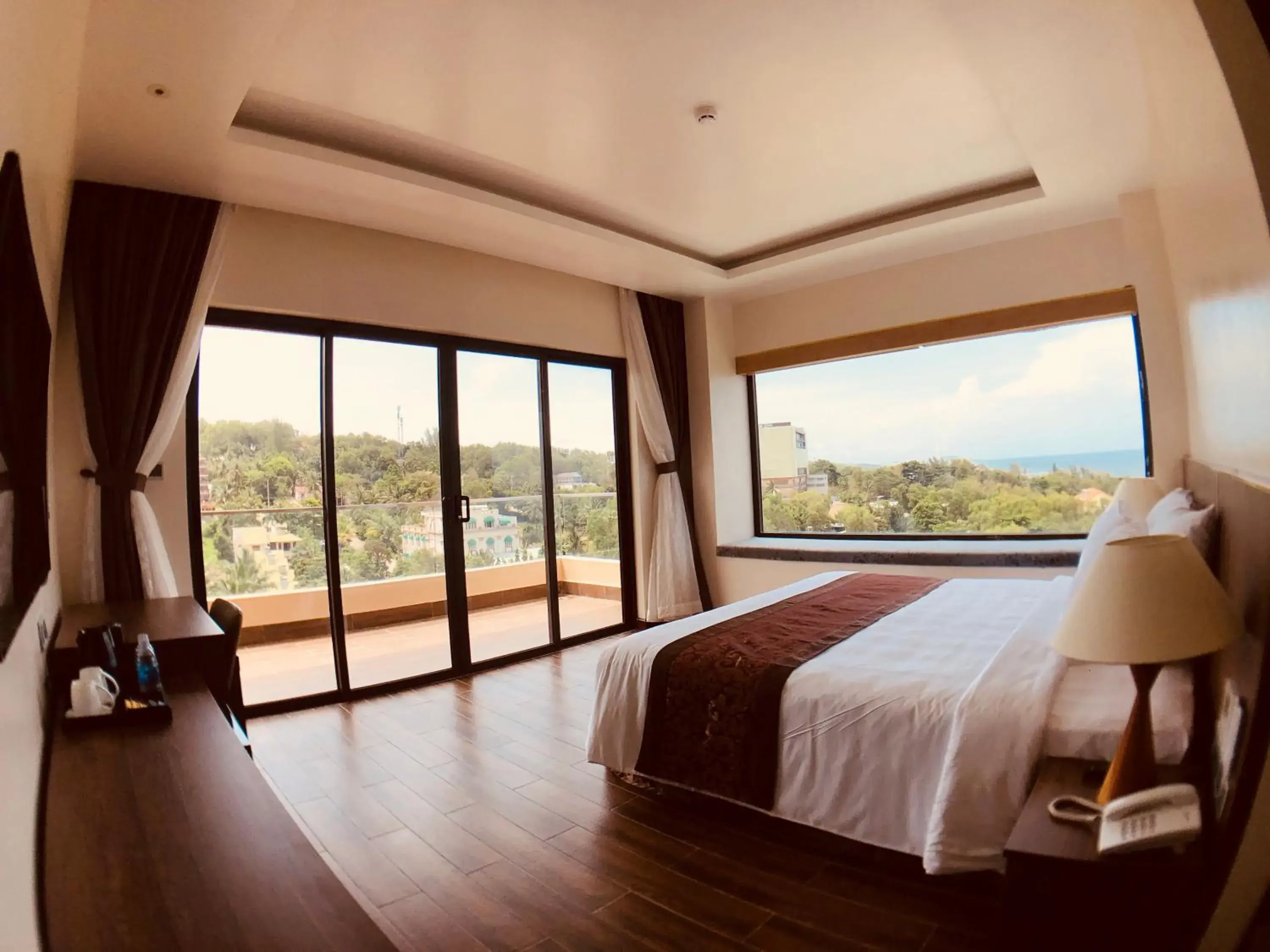 Deluxe Double Room with Balcony in Coral Bay Resort Deluxe Double Room with Balcony in Coral Bay Resort