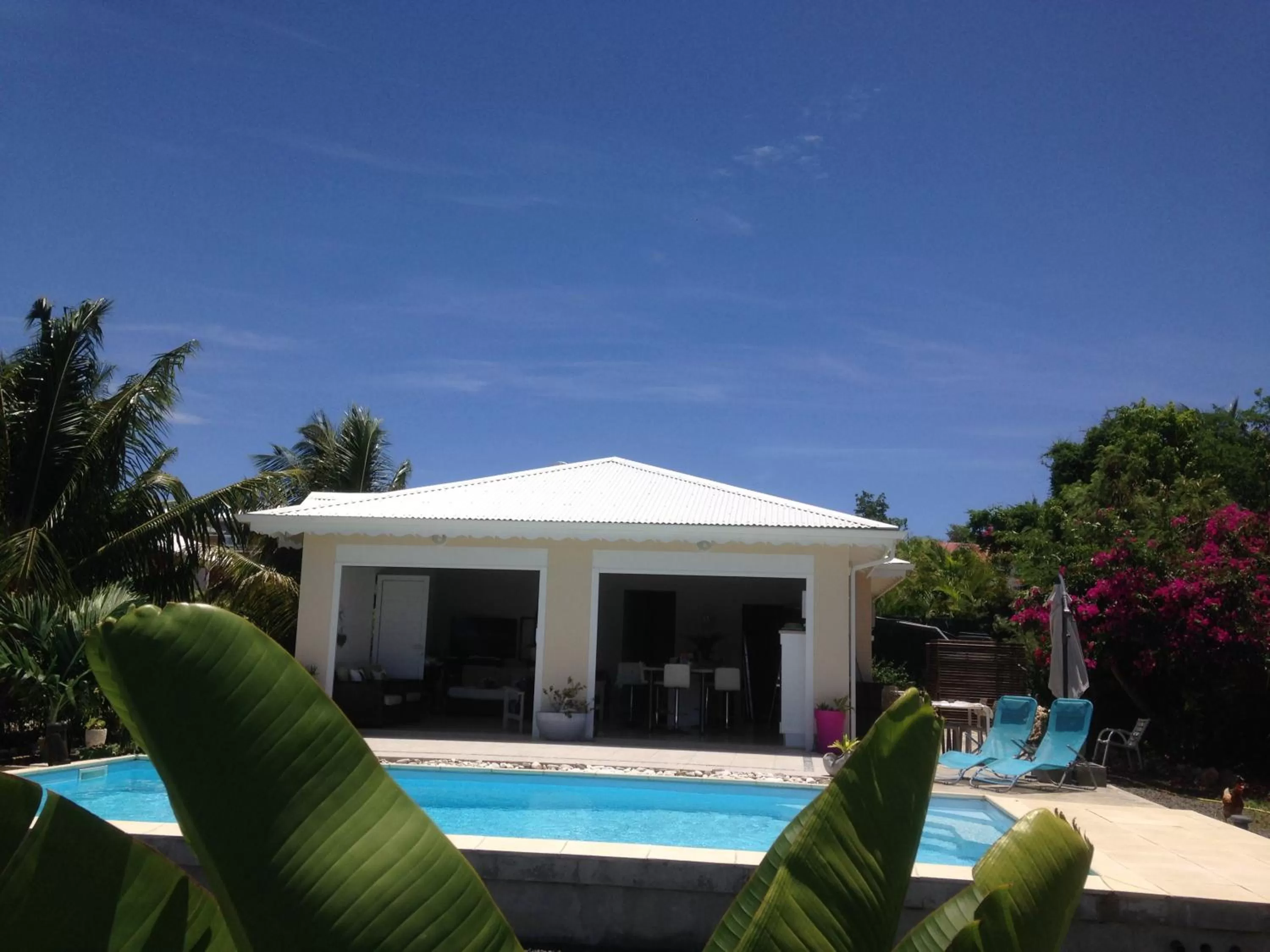 Property building in Chambre d'hôte Coeur-CoCo piscine