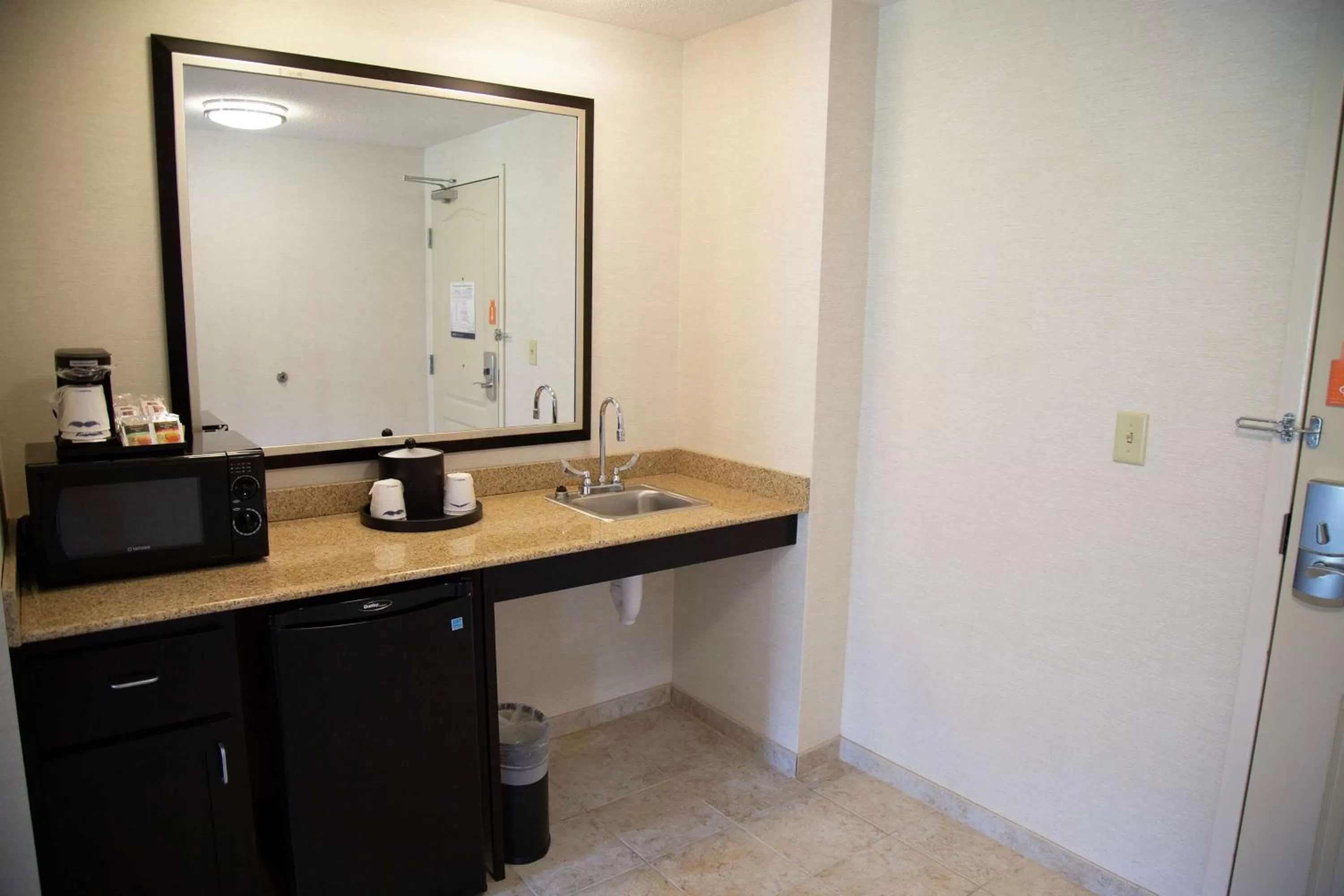 Photo of the whole room in Hampton Inn & Suites Sharon