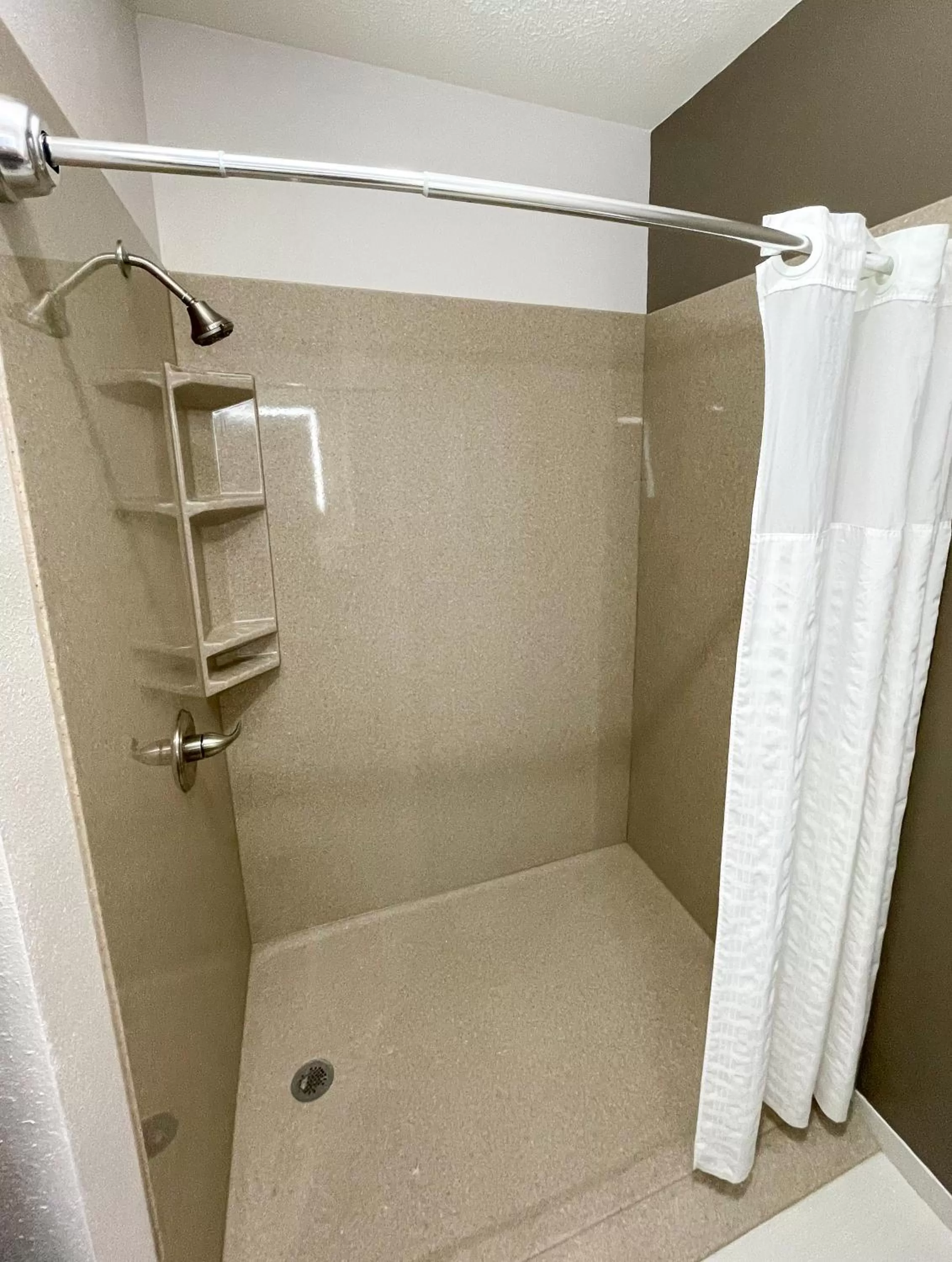 Shower in Comfort Inn Sioux City South