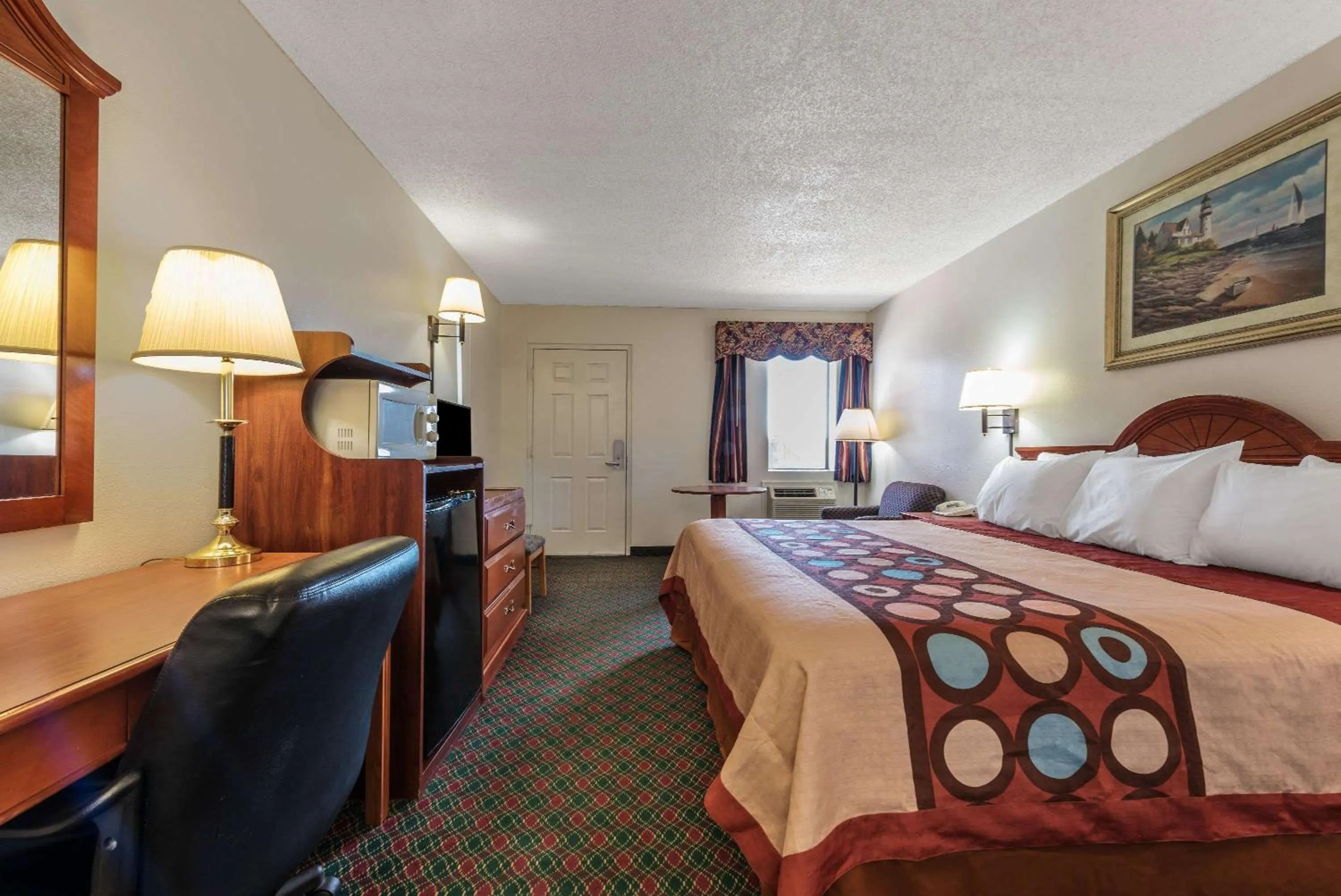 Deluxe King Room - Non-Smoking in Super 8 by Wyndham Eastland