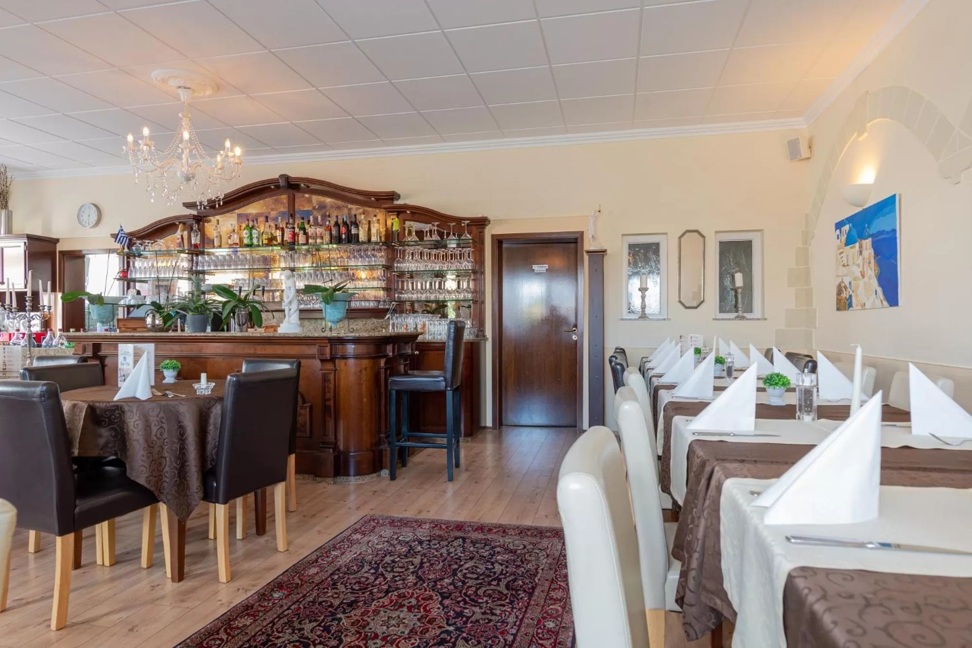 Restaurant/places to eat in Residenz Royal