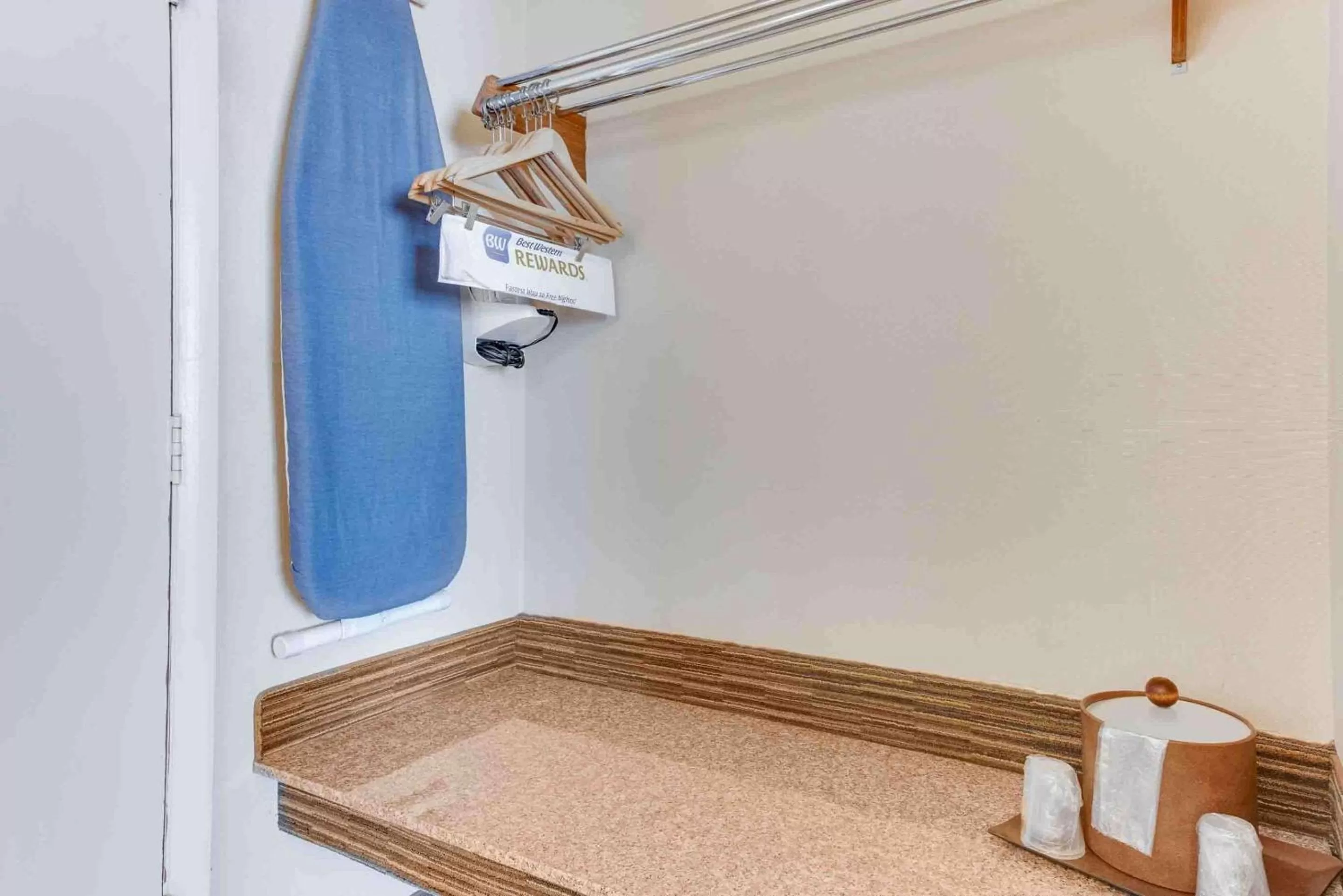 Bedroom in Best Western Movie Manor