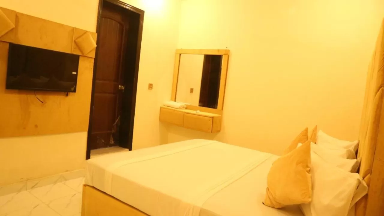 Bed in HOTEL DE SMART Multan