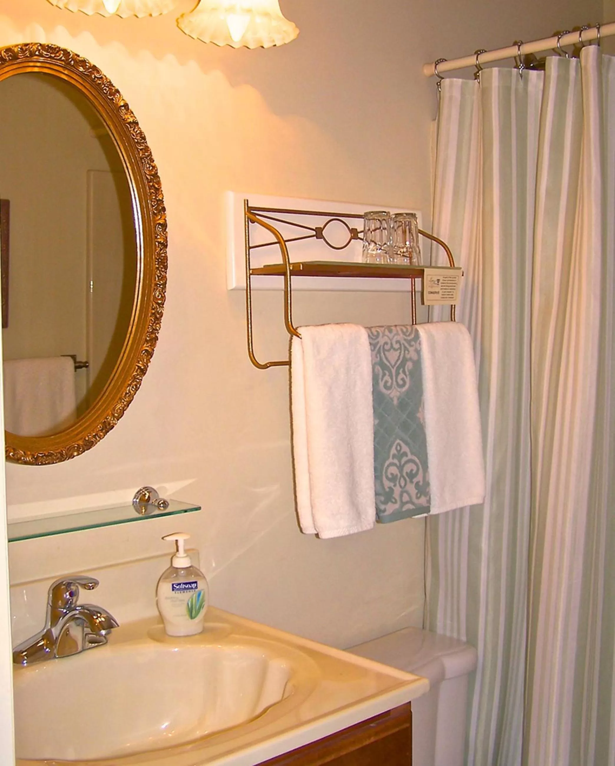 Bathroom in Lyndon House Bed & Breakfast