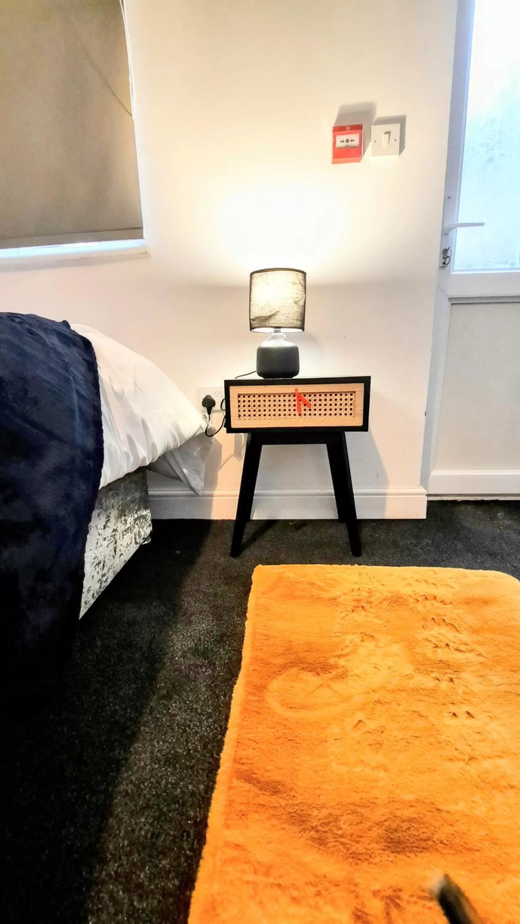 hair dresser, Bed in Burford Road - Stay. Sleep. Rest.