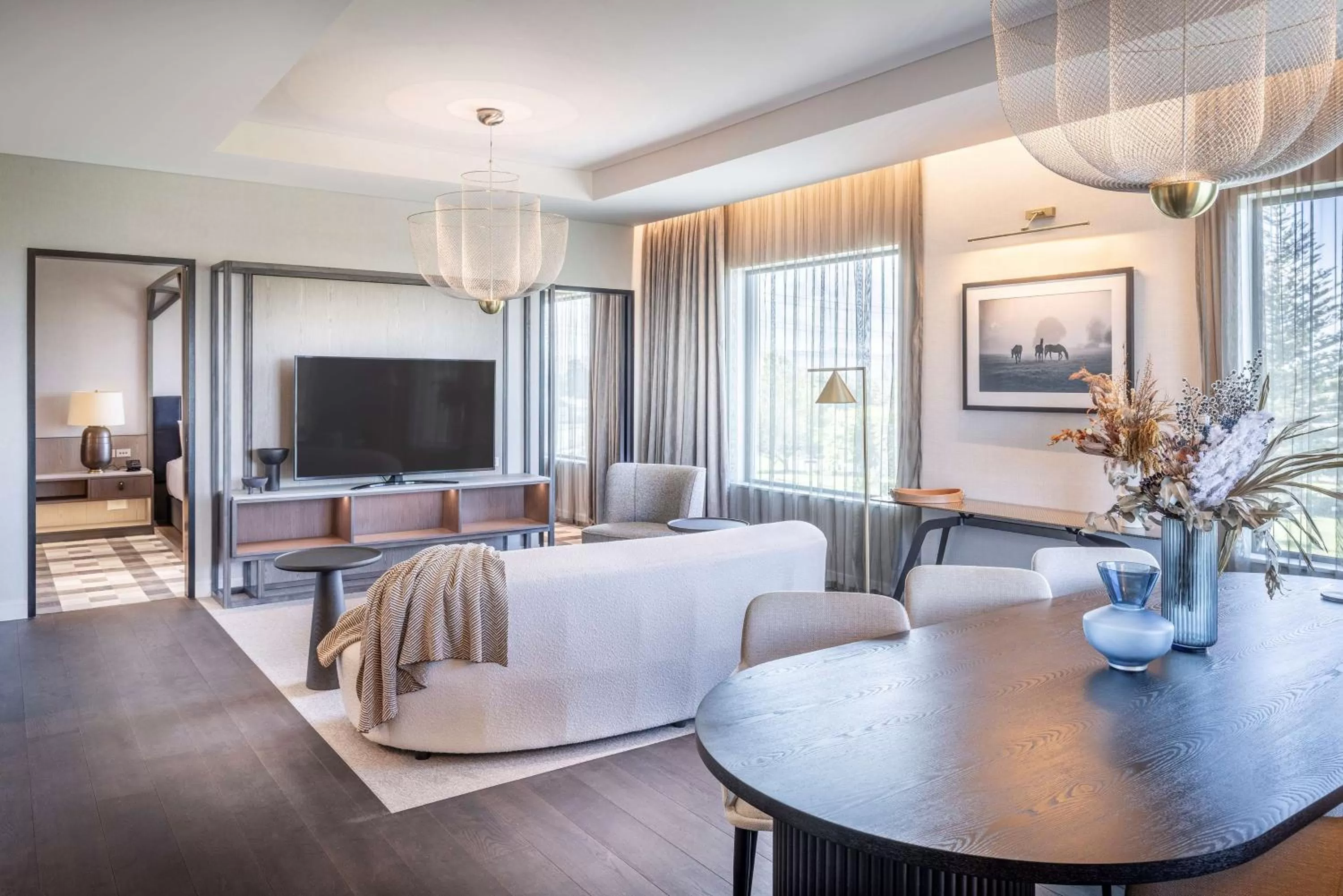 Living room, Bed in DoubleTree By Hilton Auckland Karaka