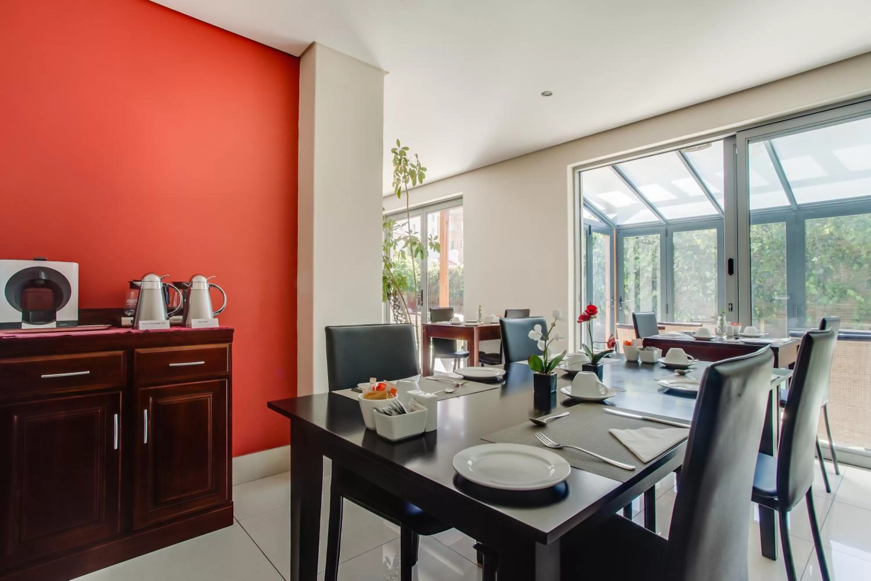 Restaurant/places to eat in The One 8 Hotel in Green Point - Solar Power