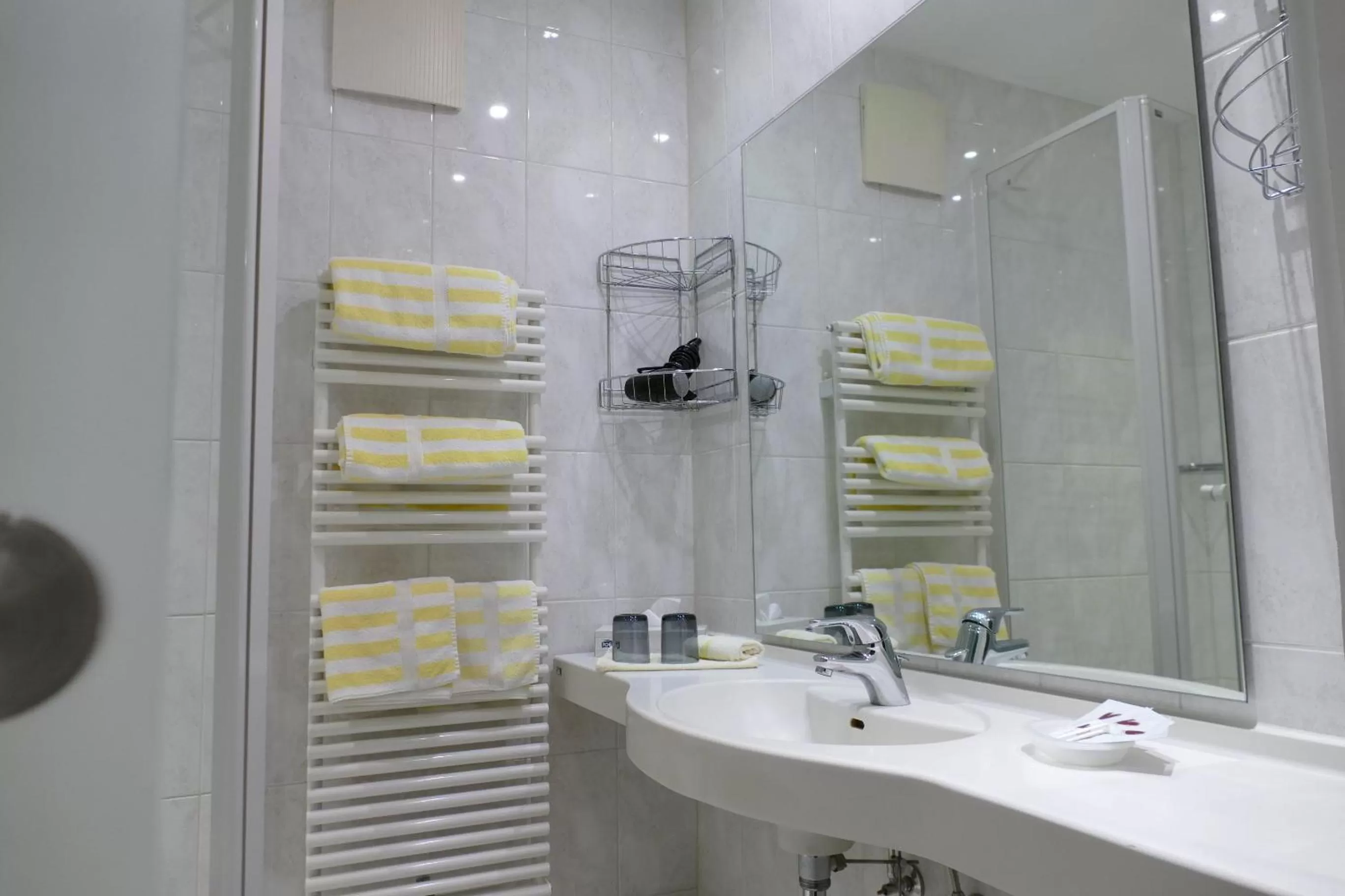 Bathroom in Altstadthotel "Zum Hechten"