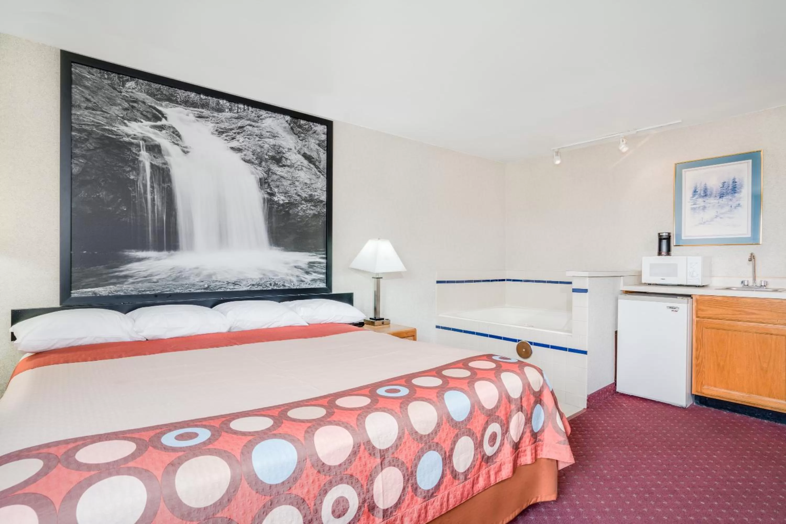 Photo of the whole room, Bed in Super 8 by Wyndham Tomah Wisconsin