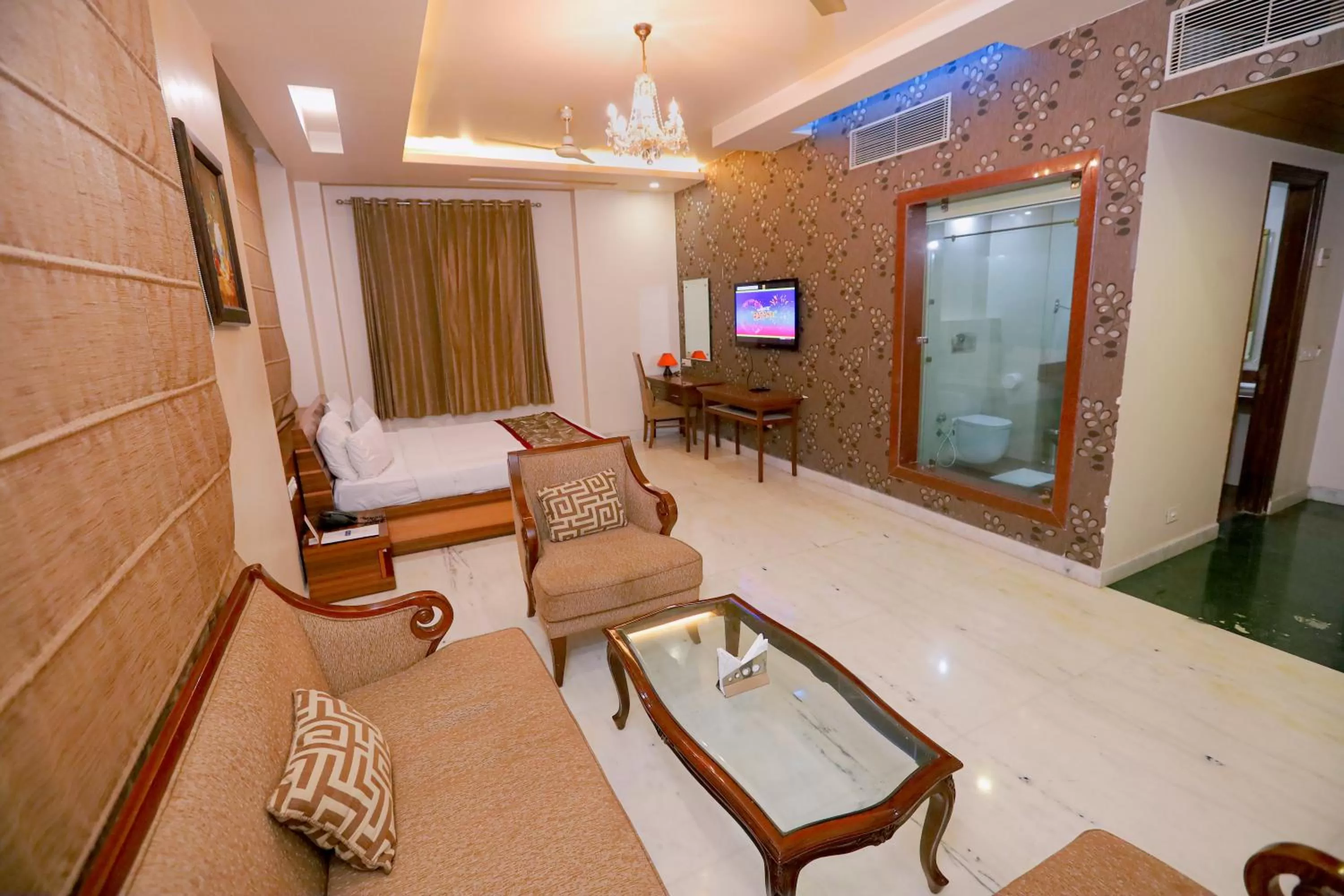 TV and multimedia in Hotel Leela Grande