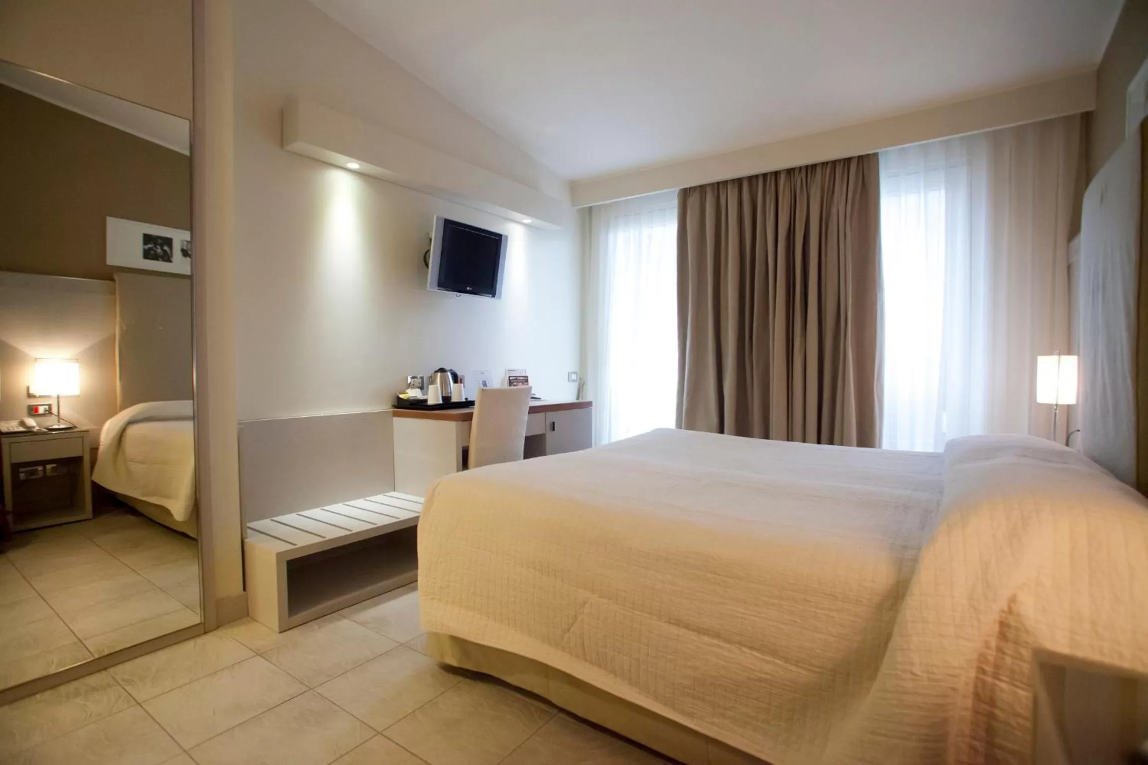 Bedroom, Bed in Euroterme