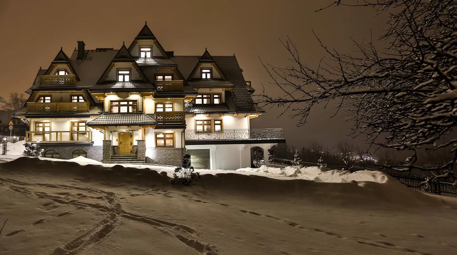 Property building in Górskie Wspomnienie