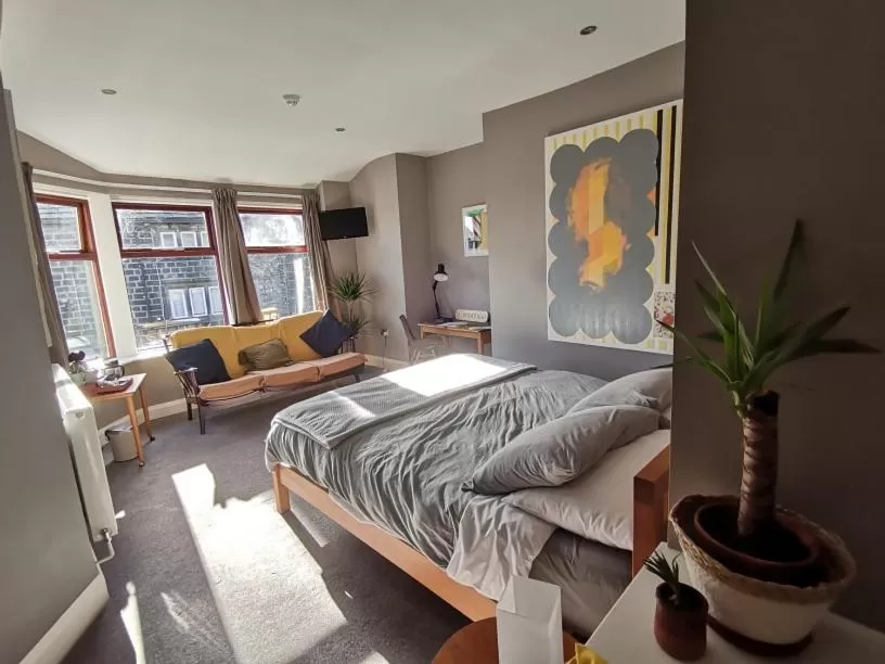 Seating area, Bed in The Cross Inn