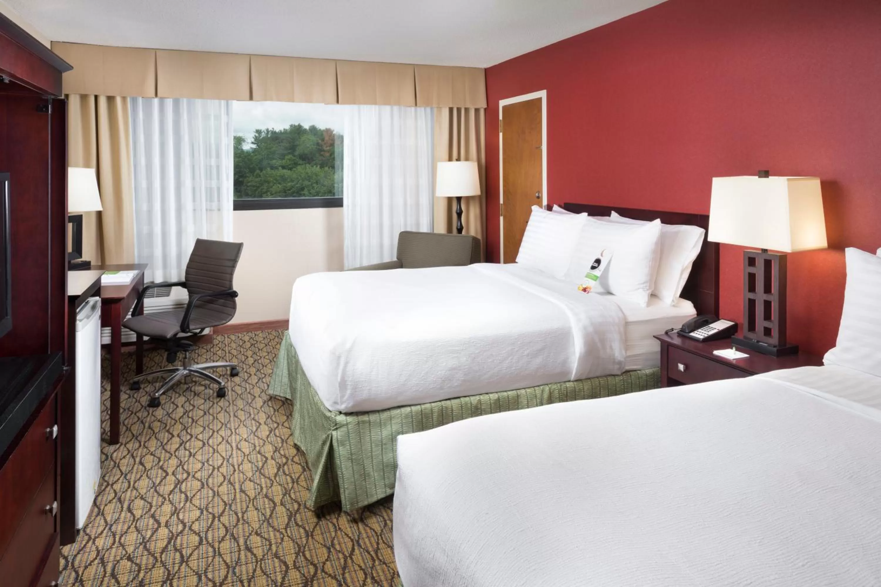 Photo of the whole room, Bed in Holiday Inn Johnson City by IHG