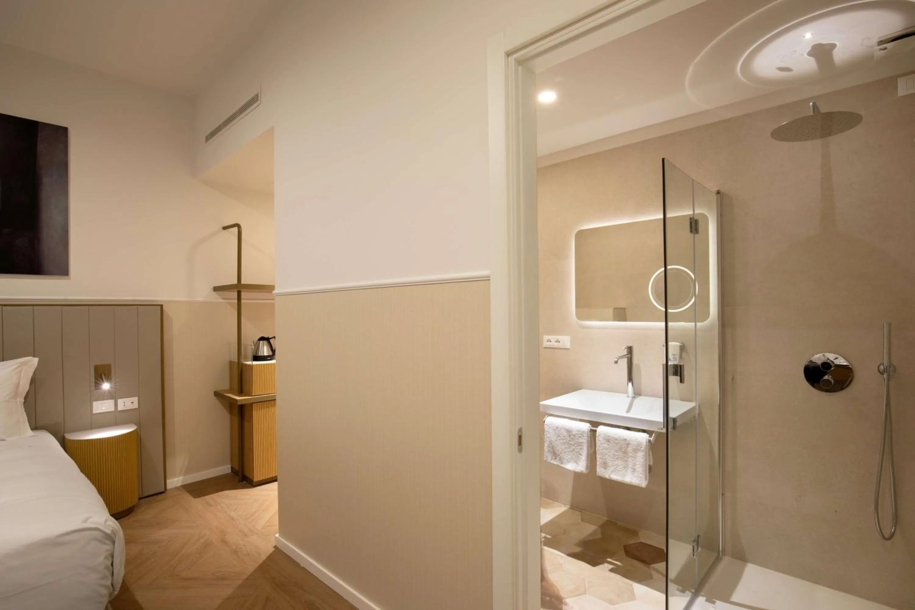 Bathroom in Cosmopolita Rome Colosseum, Tapestry Collection by Hilton