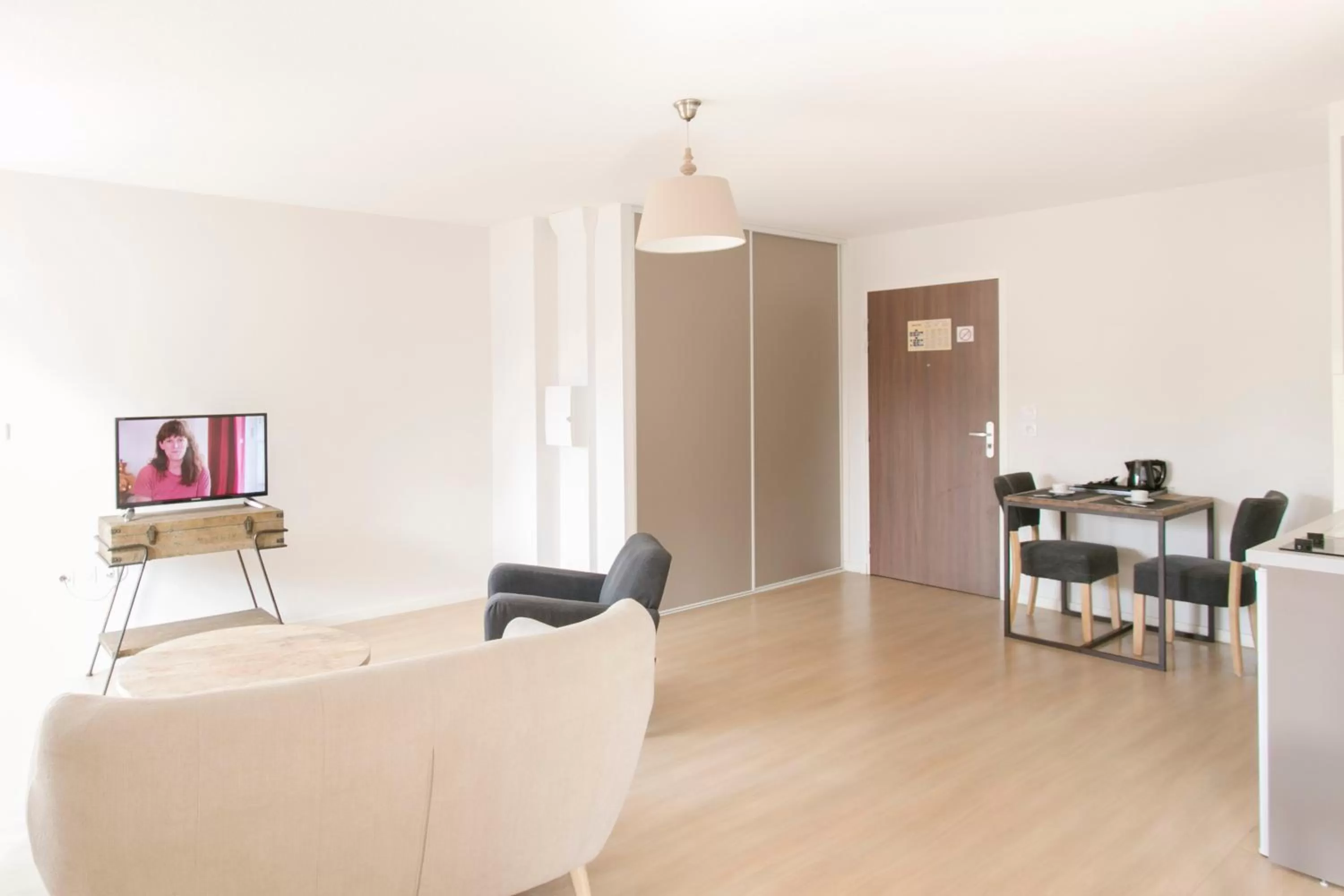 Seating area in Zenao Appart'hôtels Troyes