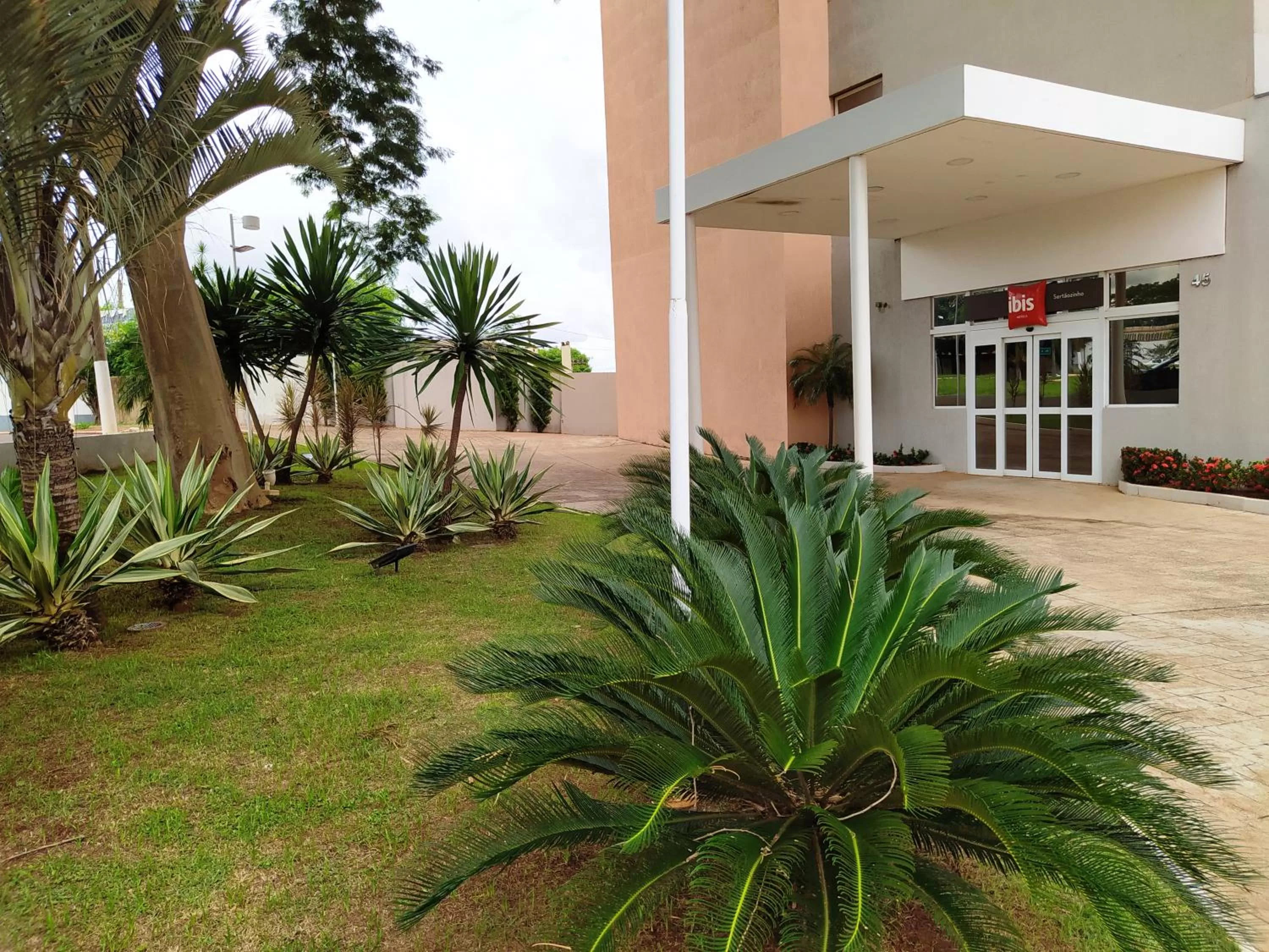 Facade/entrance in Ibis Sertaozinho
