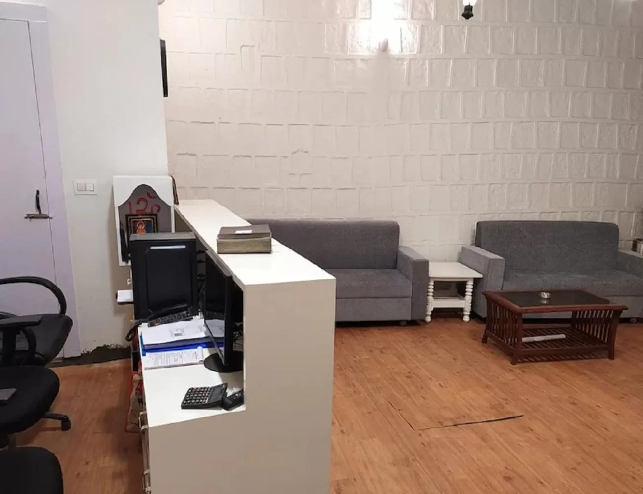 Living room, TV/Entertainment Center in Hotel Diamond, Mussoorie