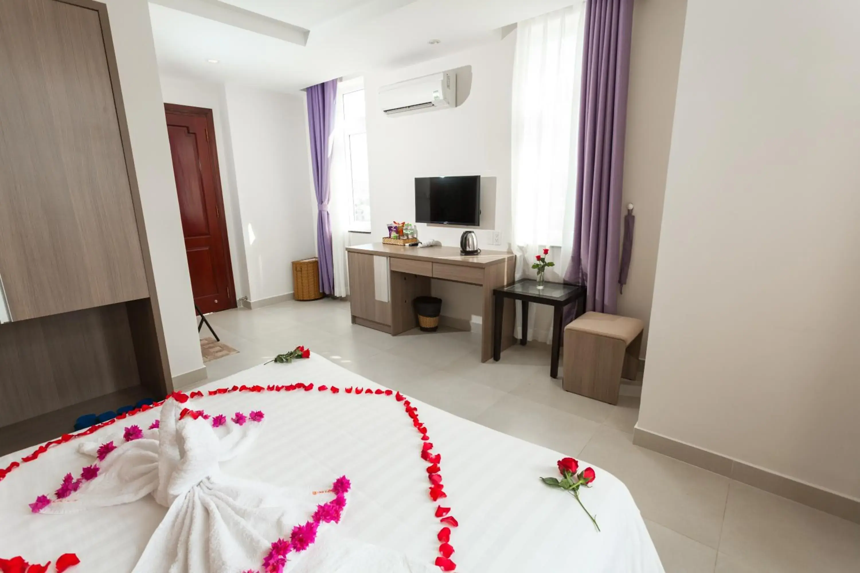 Deluxe Double Room in Blue Sky Phu Quoc Hotel Deluxe Double Room in Blue Sky Phu Quoc Hotel