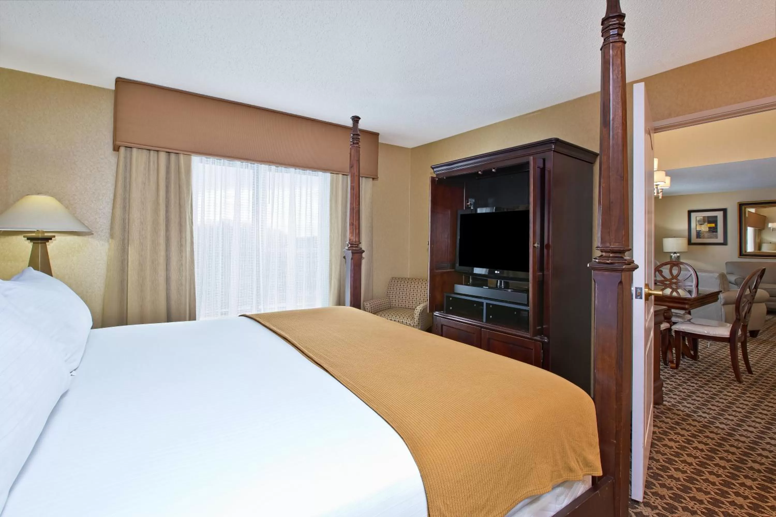 Photo of the whole room, Bed in Holiday Inn Express & Suites - Sharon-Hermitage by IHG
