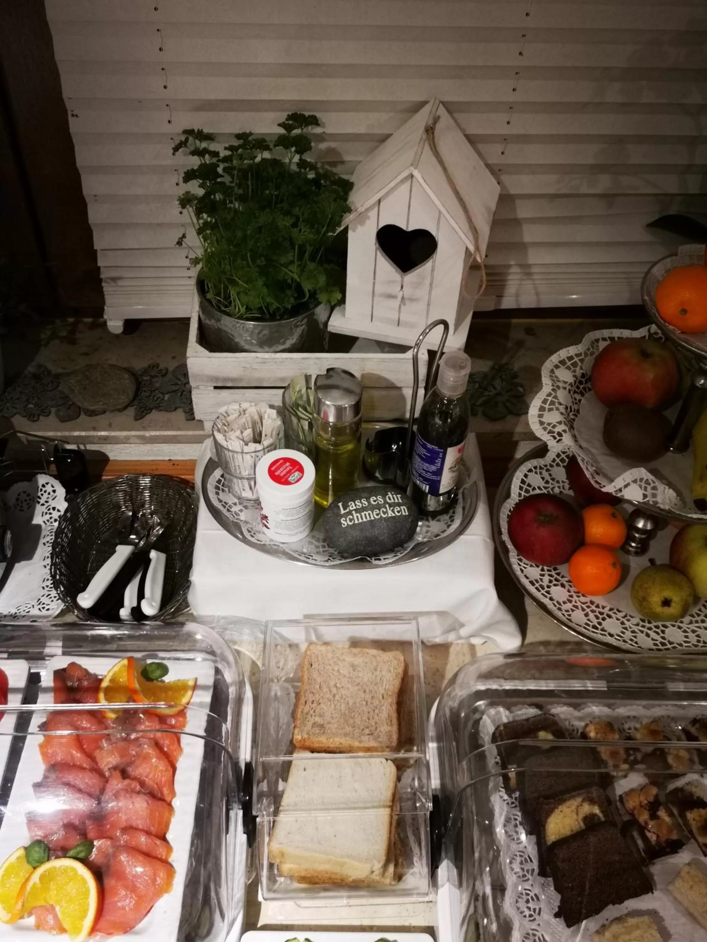 Restaurant/places to eat in Airport Hotel Filder Post